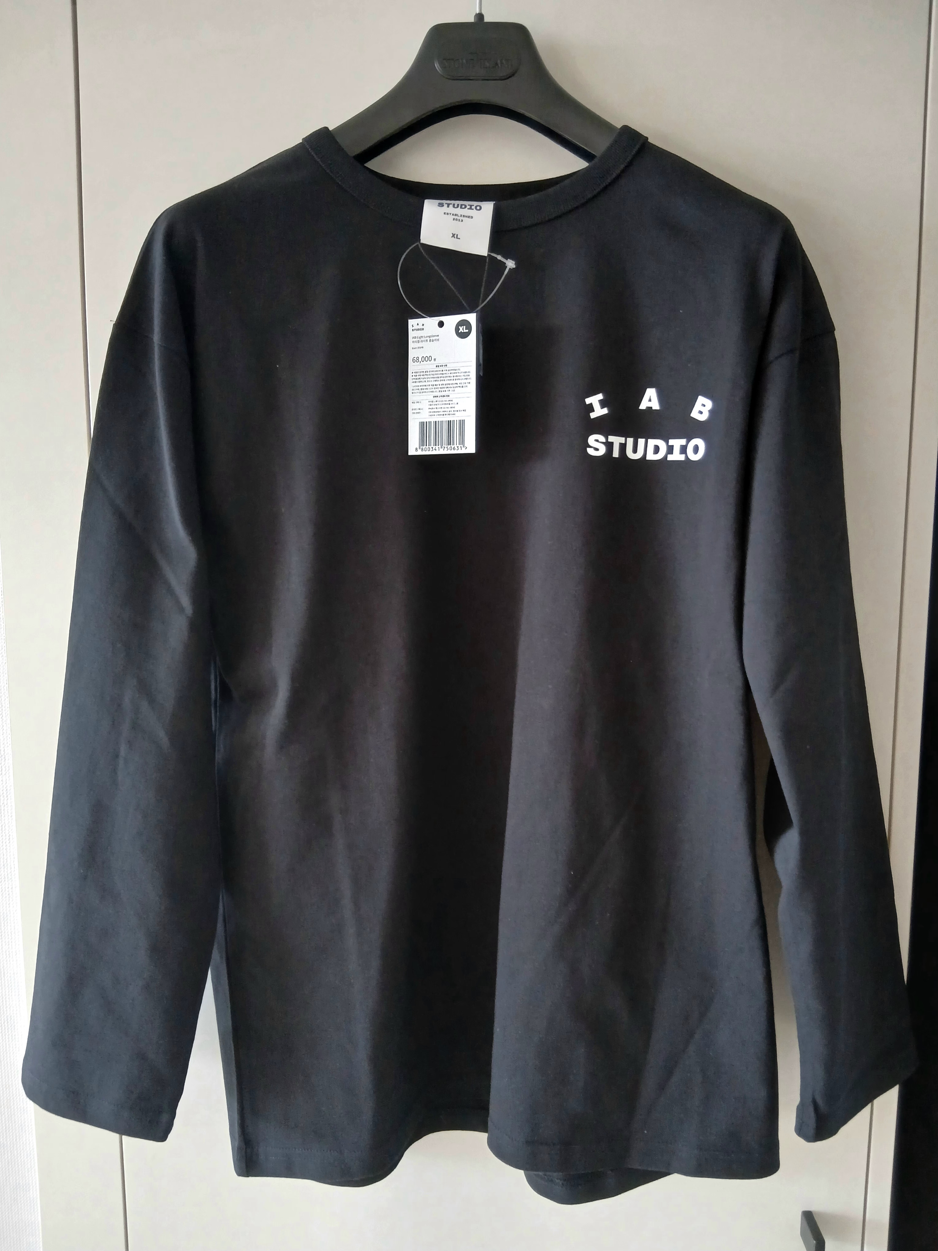 IAB Studio IAB Light Long Sleeve Black, UGG x Palace Tasman Slipper Black Camo 착용 스타일 - 1