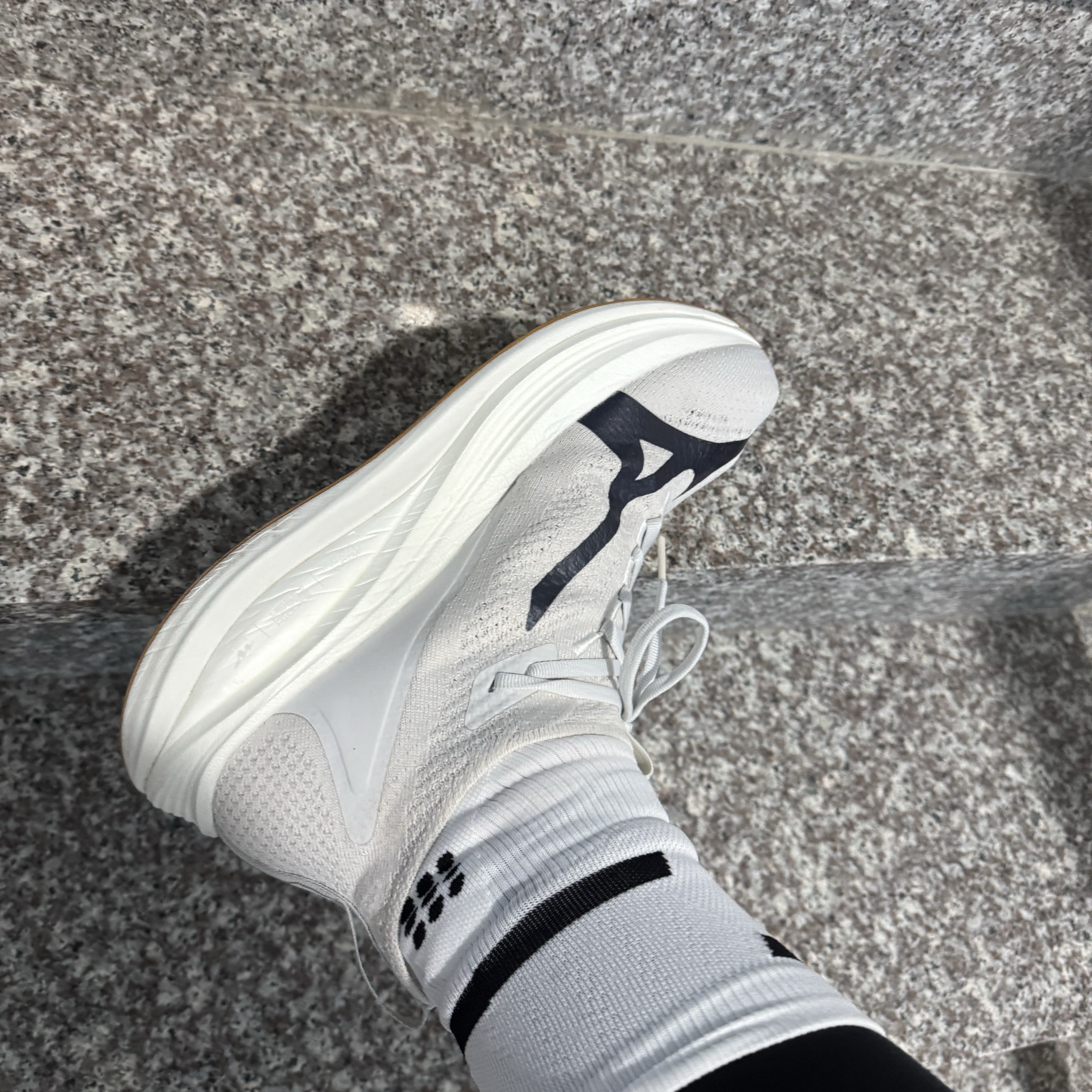 Mizuno Neo Vista 2 Nimbus Cloud Tangelo 착용 스타일