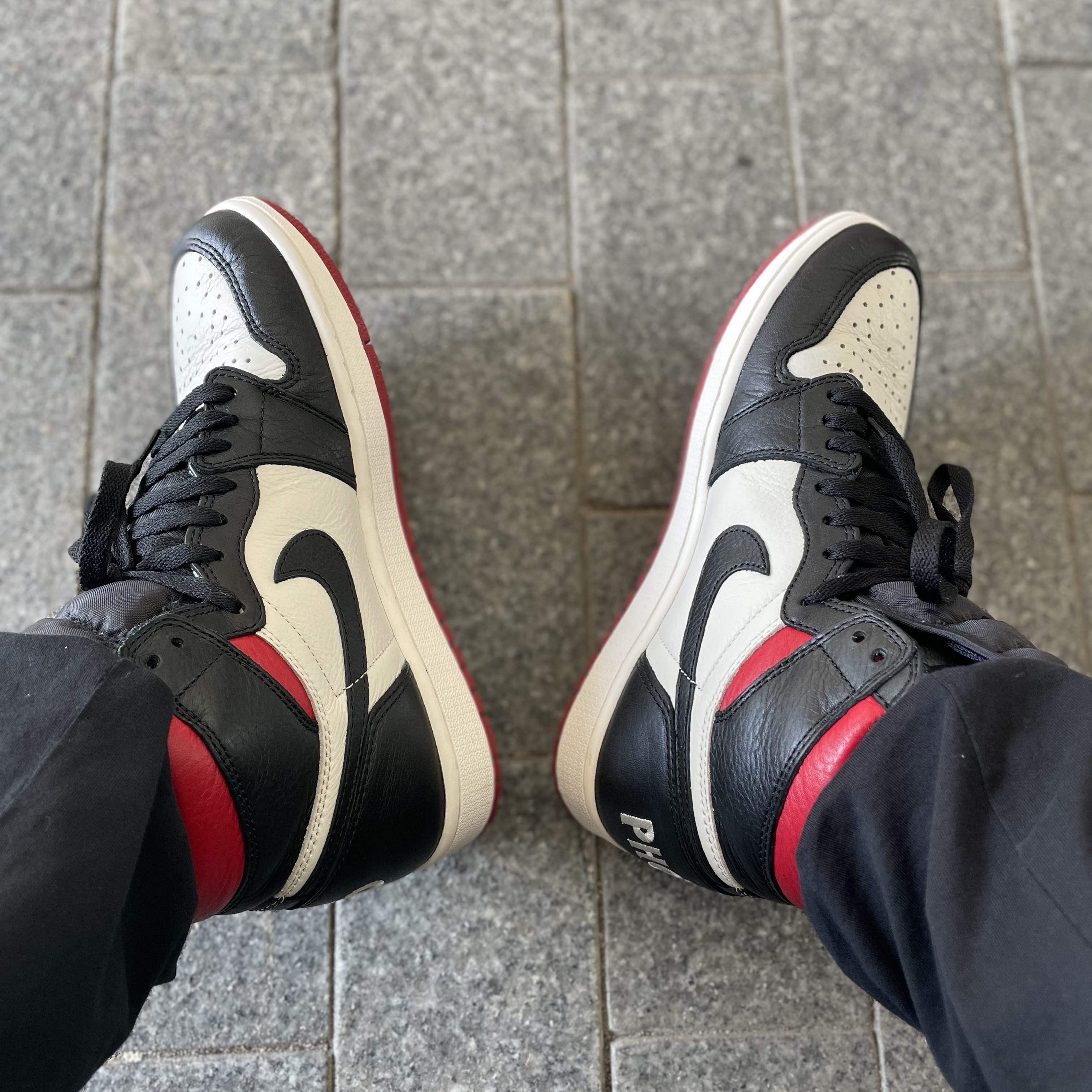 Jordan 1 Retro High Not for Resale Varsity Red 착용 스타일