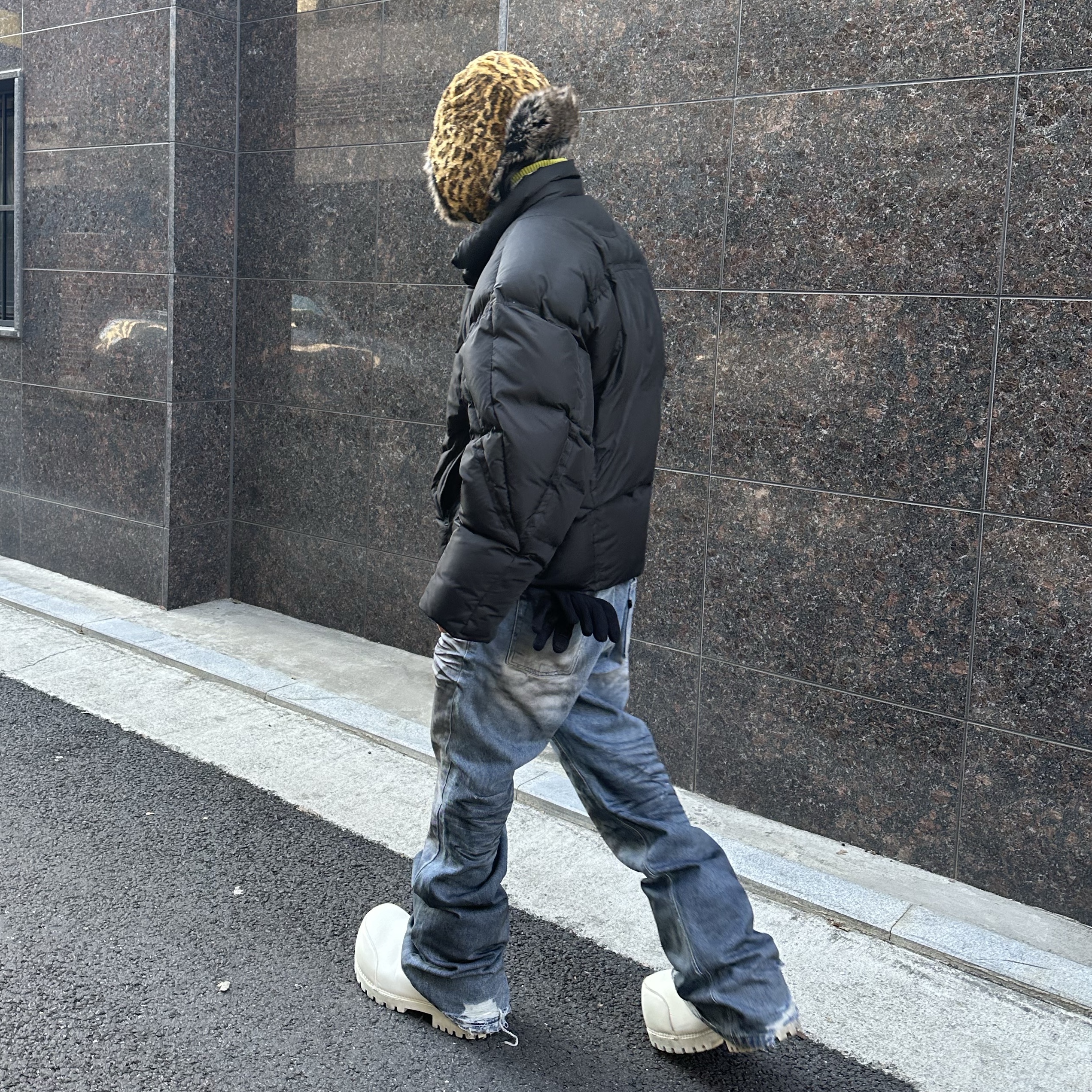 (W) Balenciaga Skiwear Alaska Nylon Low Boot White, Project G/R Flare Jeans Blue 착용 스타일 - 3