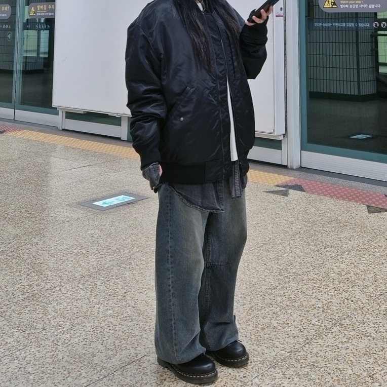 Uniqlo x Jil Sander Hybrid Down Oversized MA-1 Jacket Black 착용 스타일