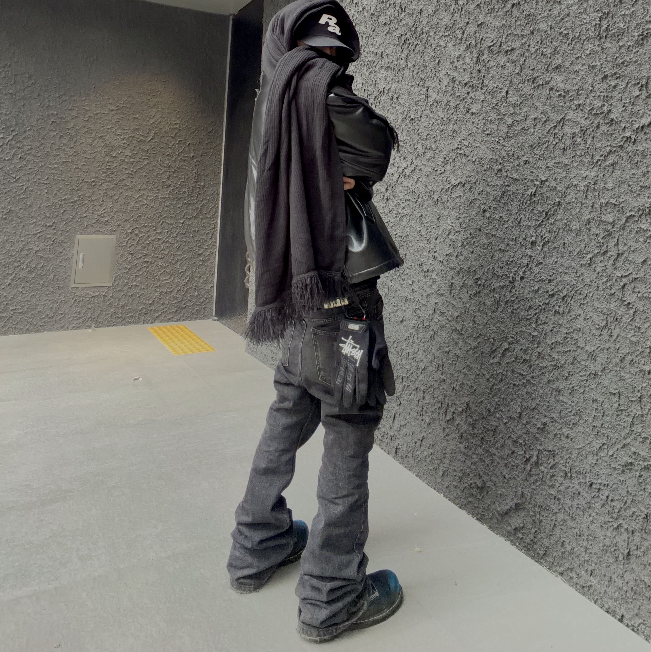 Jieda Western Belt Black, Stussy Mechanix Gloves Black 착용 스타일 - 2