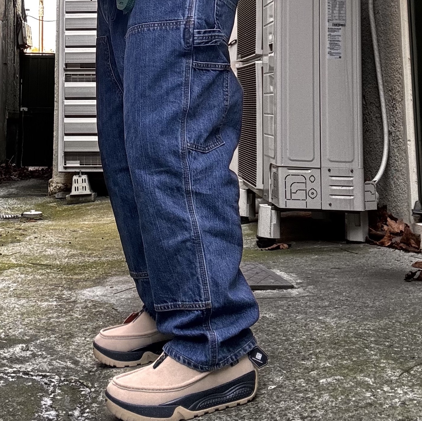 Nike ACG Izy Khaki and Black, Carhartt WIP Nash Loose Fit Double Knee Pants Blue Stone Washed 착용 스타일 - 3