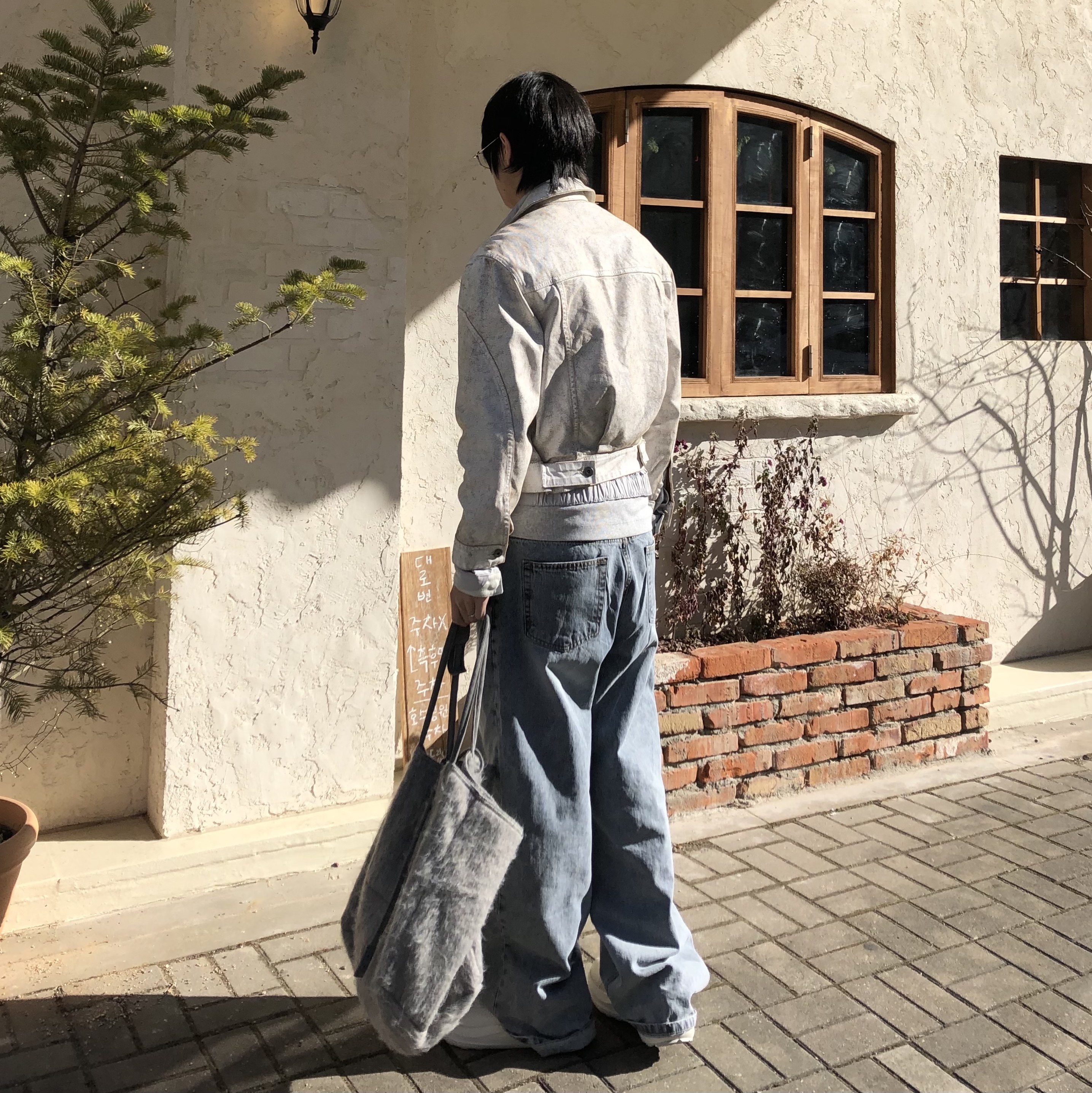 Roa Hiking Sella Off White, Gentle Monster Atomic 02 Silver 착용 스타일 - 3