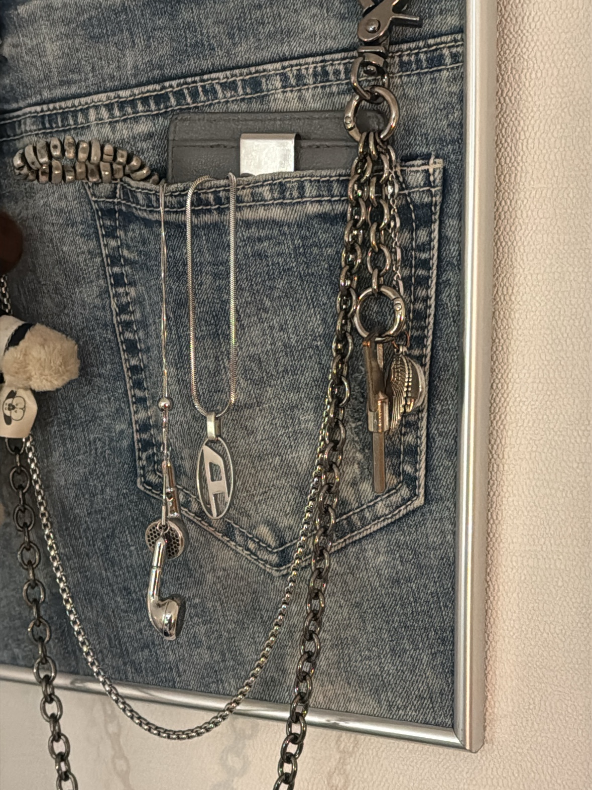 Casetify x Matin Kim iPhone Destroyed Denim Magsafe Mirror Case Silver, Diesel Dx1342 Stainless Steel Pendant Necklace Silver 착용 스타일 - 4