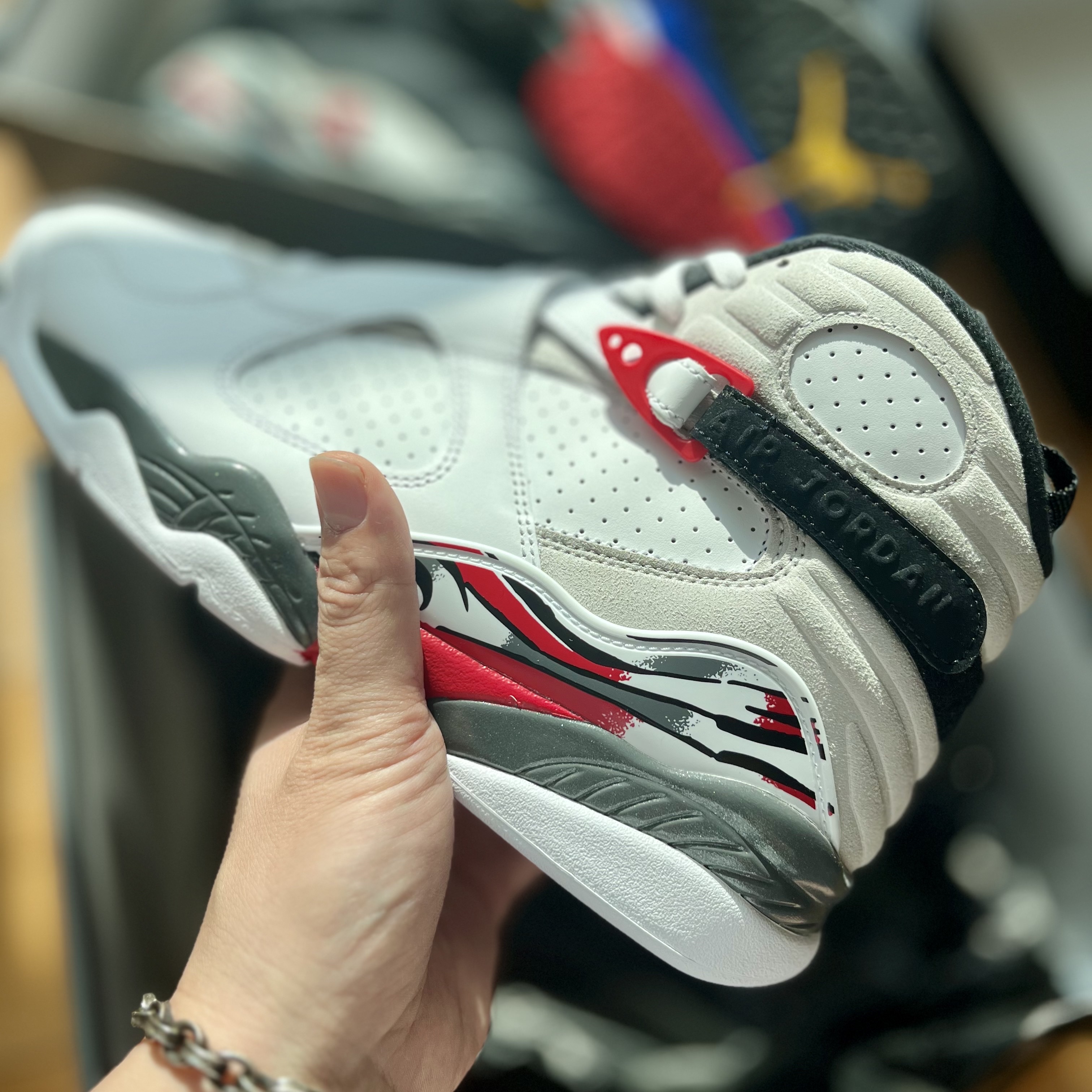 Jordan 8 Retro Bugs Bunny 2025 착용 스타일 - 2