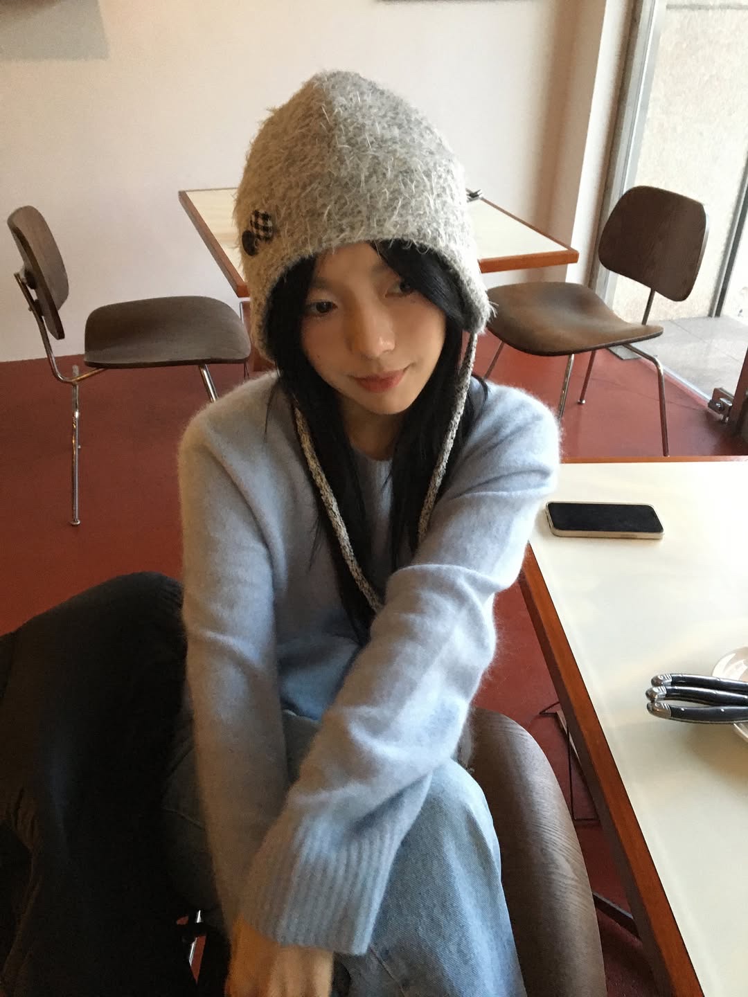 SOMSOC Fuzzy Earflab Beanie Melange Grey 착용 스타일 - 2
