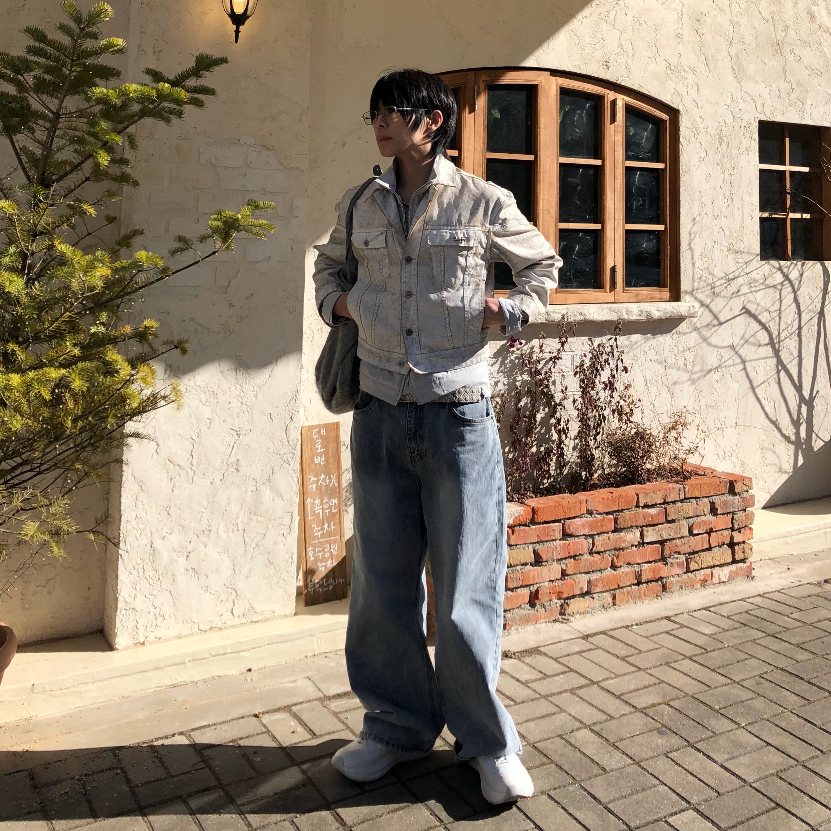 Roa Hiking Sella Off White, Gentle Monster Atomic 02 Silver 착용 스타일 - 2