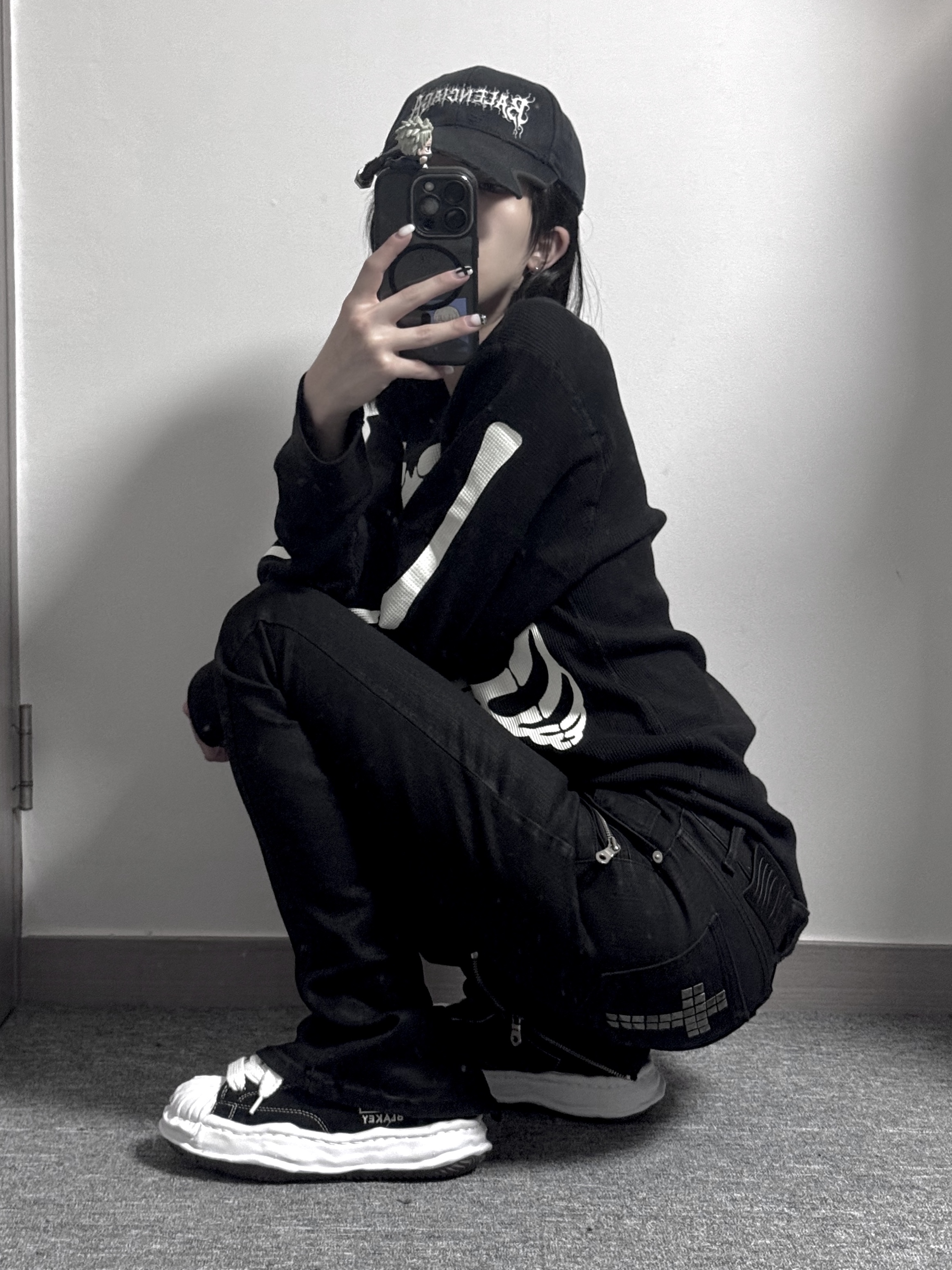 Maison Mihara Yasuhiro Blakey OG Sole Canvas Low-top Sneakers Black White, Balenciaga DIY Metal Outline Cap in Black 착용 스타일 - 2
