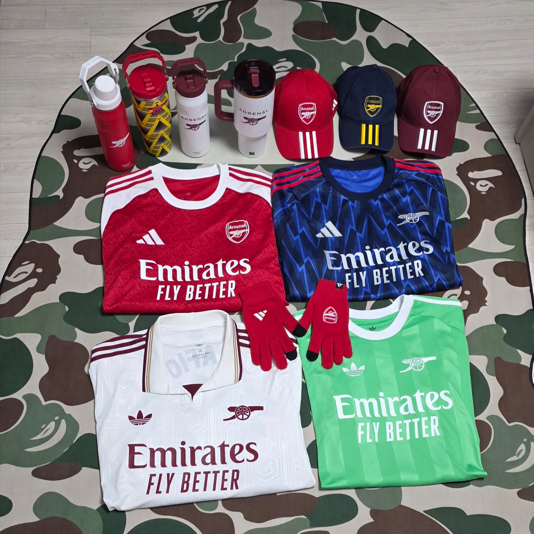 Stanley x Arsenal Quencher ProTour Flip Straw Tumbler 1.18L Arsenal Homage, Stanley x Arsenal IceFlow Bottle Flip Straw 2.0 710ml Arsenal Homage 착용 스타일 - 2