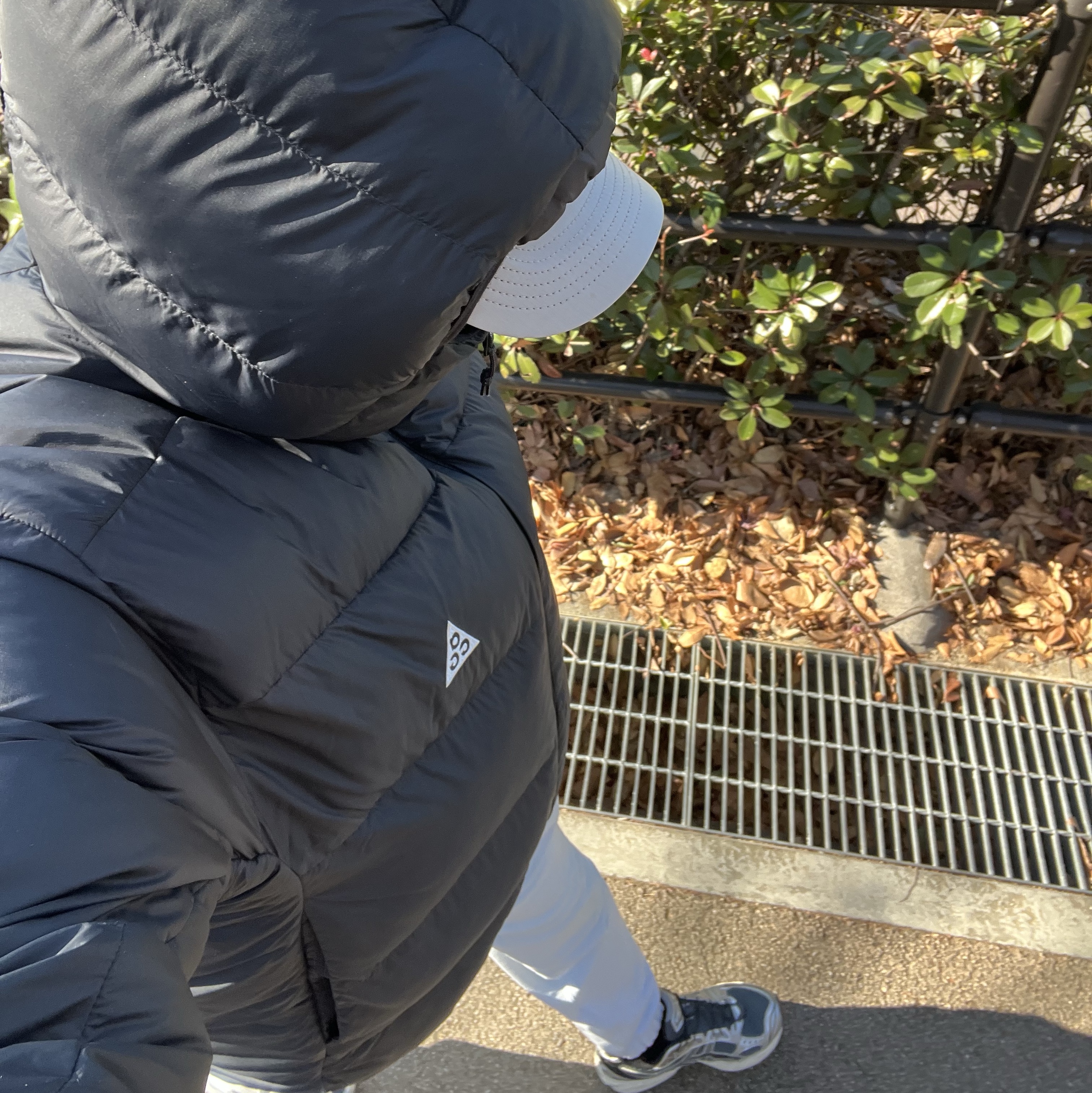 Asics Unlimited Gel-Kayano 14 Carrier Grey Black, Nike ACG Therma-Fit ADV Lunar Lake Loose Hooded Jacket Black Summit White - Asia 착용 스타일