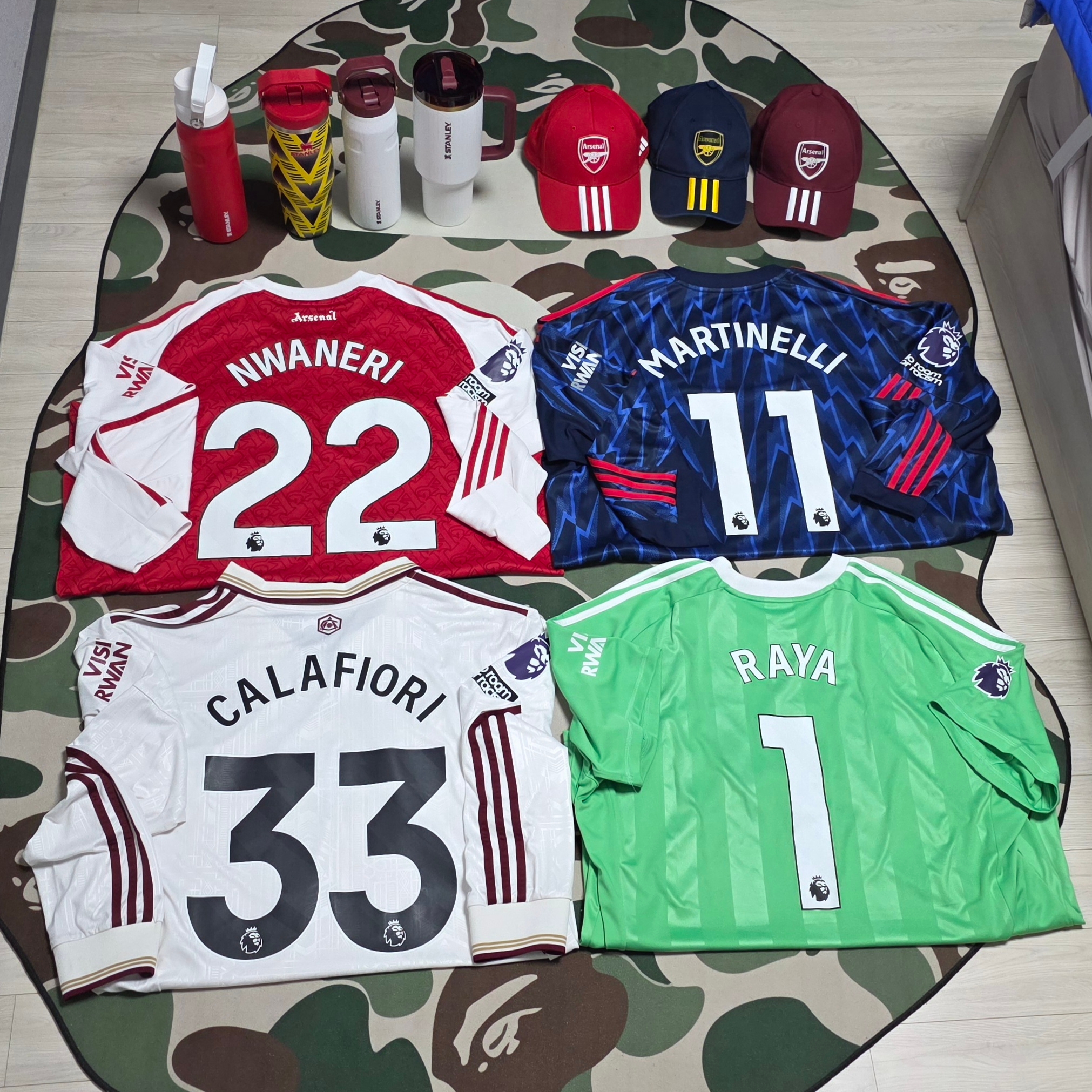 Adidas Arsenal 2025/26 Home LS Jersey Better Scarlet White - US Sizing (Non Marking Ver.), Adidas Arsenal 2025/26 Long Sleeve Away Jersey Night Indigo Grey Two - US Sizing (Non Marking Ver.) 착용 스타일 - 3