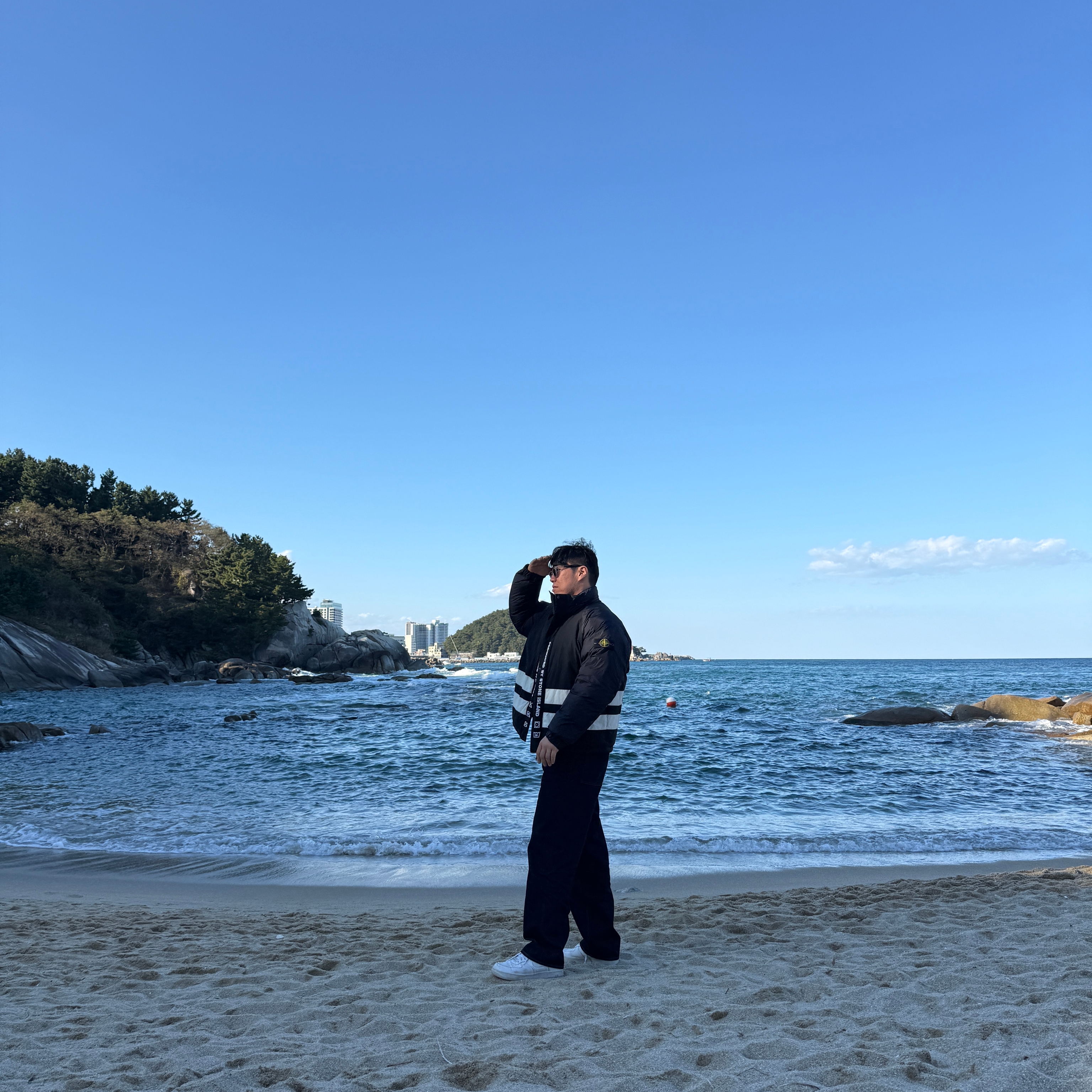 Supreme x Stone Island Reversible Down Puffer Jacket Black - 23FW, Uniqlo x JW Anderson Straight Jean Blue - KR 착용 스타일