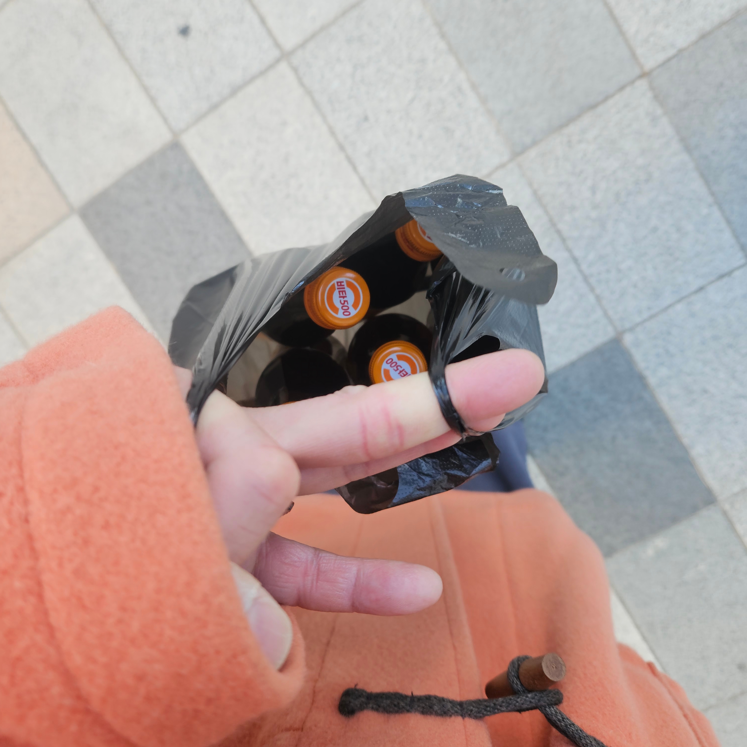 Palace Korea Hoodie Black - 24SS, Jordan 2 x Off-White Retro Low SP White and Varsity Red 착용 스타일 - 2