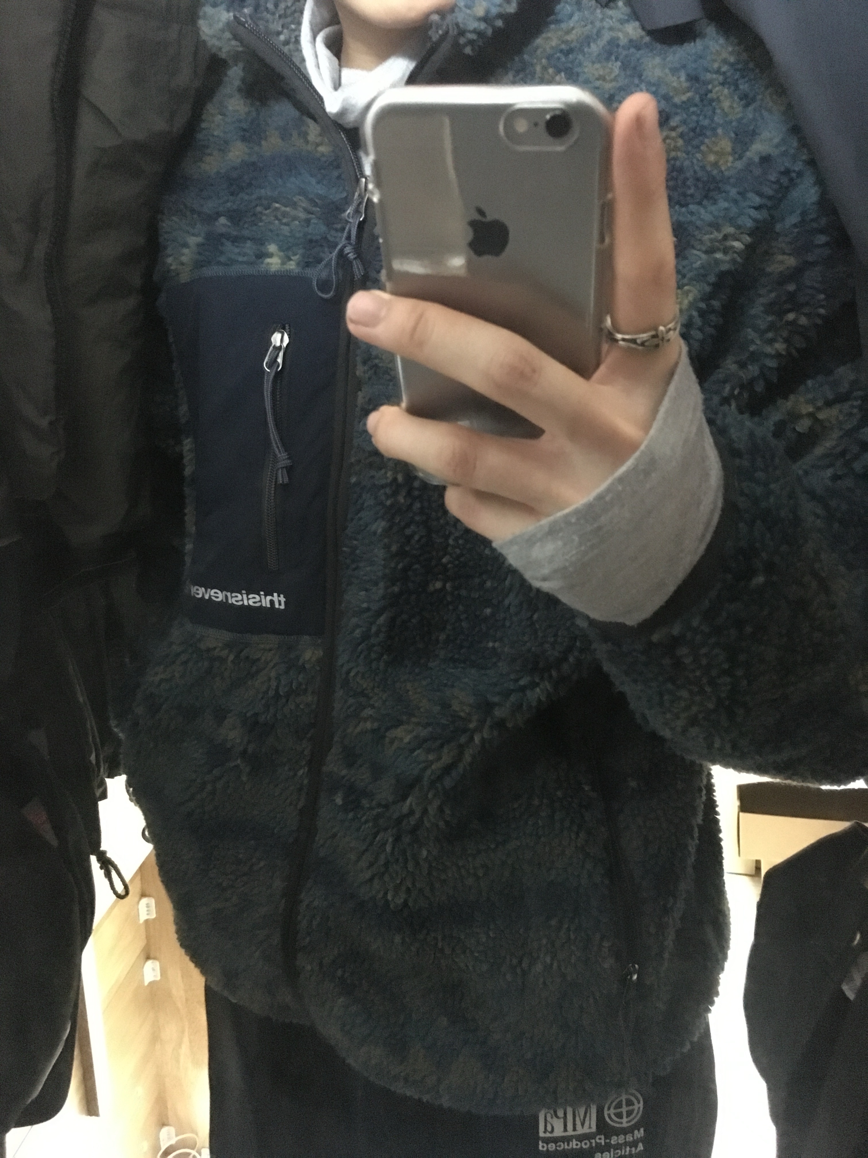 Thisisneverthat SP Sherpa Fleece Jacket Navy 착용 스타일 - 1