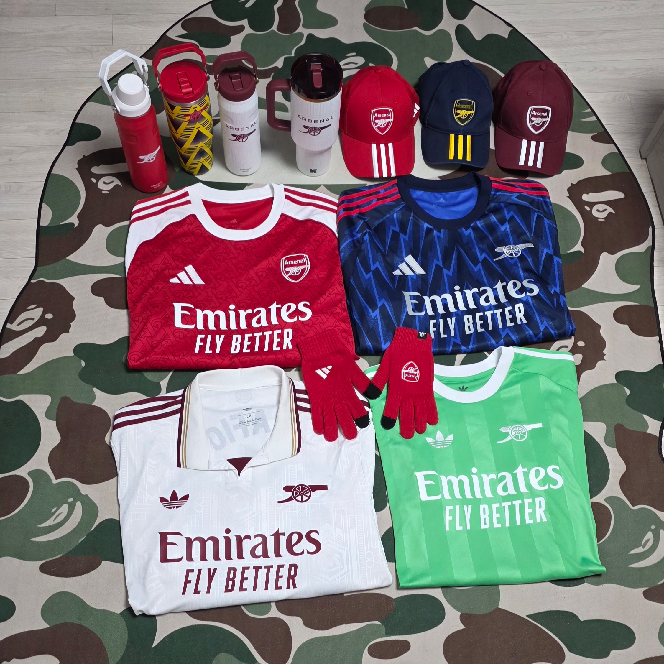Adidas Arsenal 2025/26 Home LS Jersey Better Scarlet White - US Sizing (Non Marking Ver.), Adidas Arsenal 2025/26 Long Sleeve Away Jersey Night Indigo Grey Two - US Sizing (Non Marking Ver.) 착용 스타일 - 2