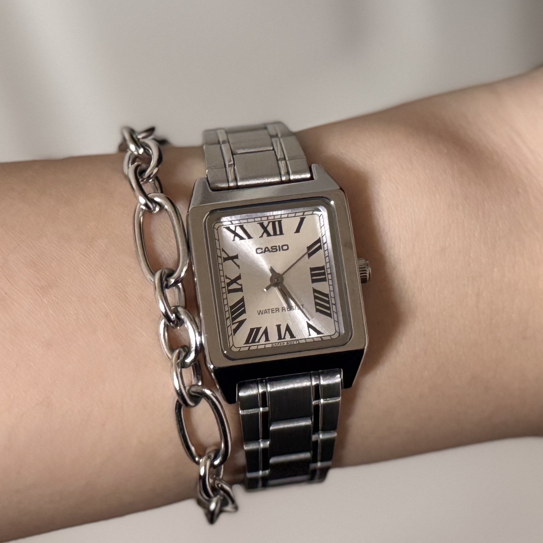 Casio LTP-V007D-7B 착용 스타일