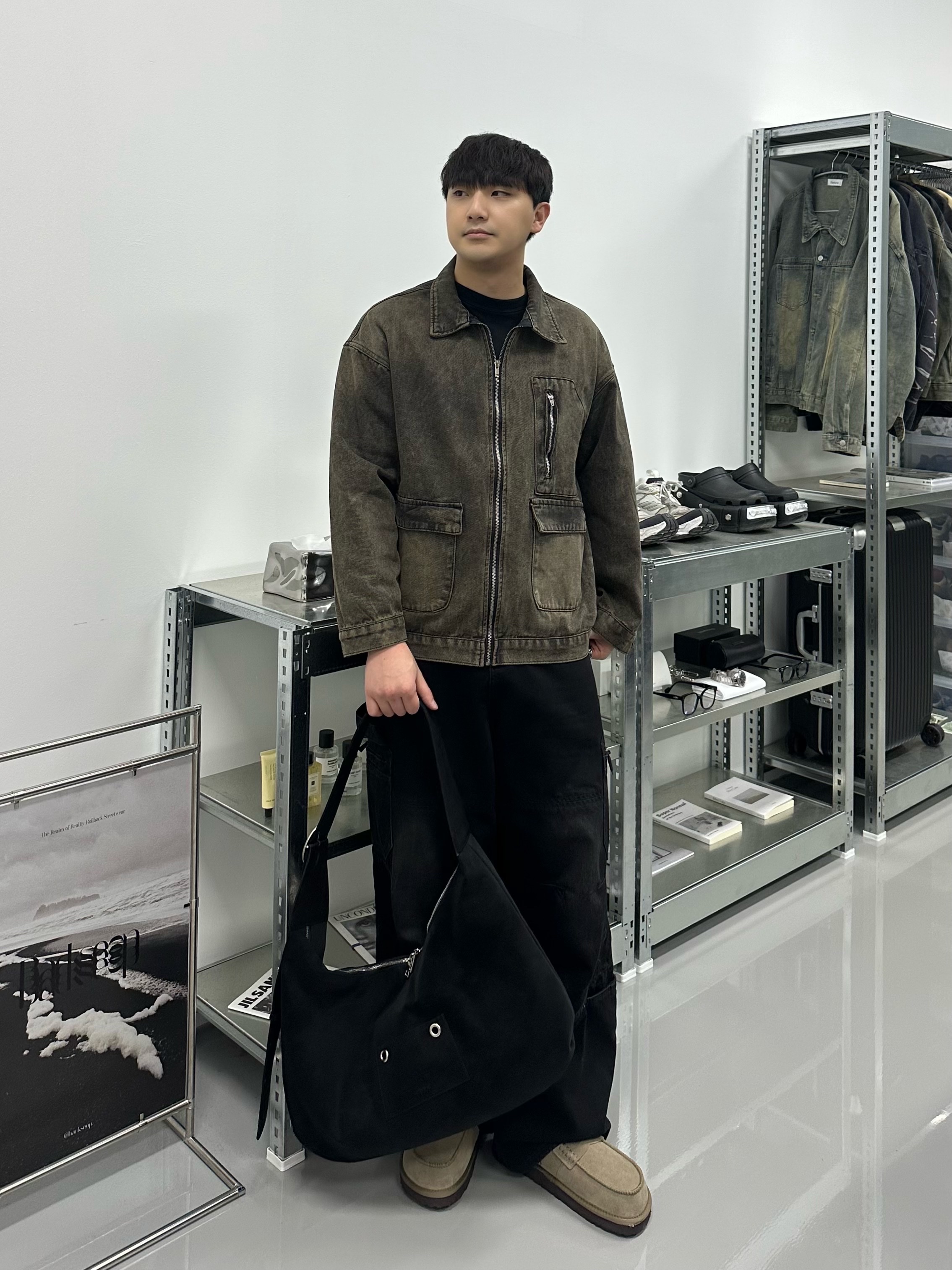 Balenciaga Cargo Sneakers White Grey 착용 스타일 - 1