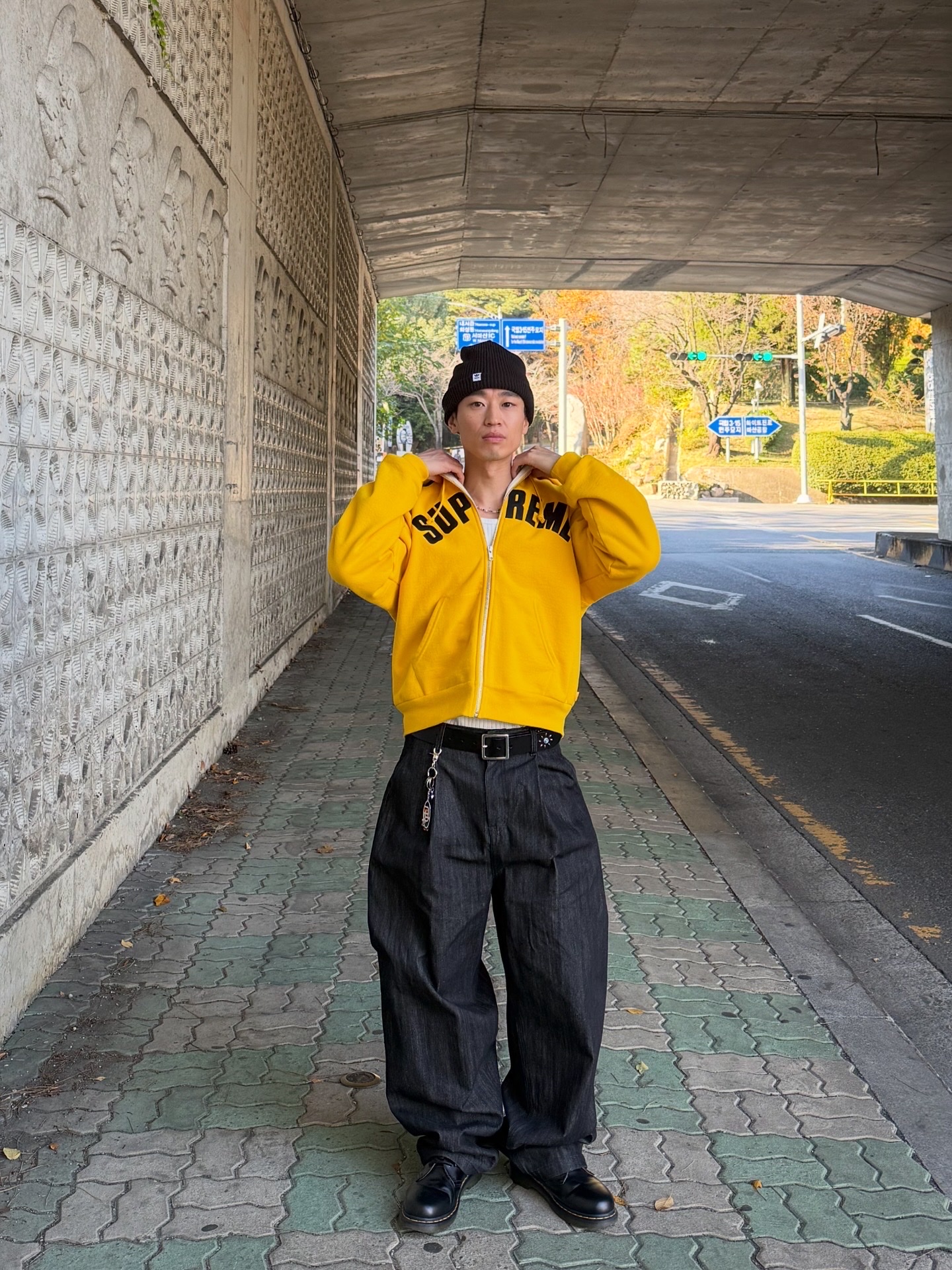 Supreme Arc Thermal Lined Zip Up Hooded Sweatshirt Bright Gold - 25FW, Dr. Martens 1461 Smooth Black 착용 스타일 - 2