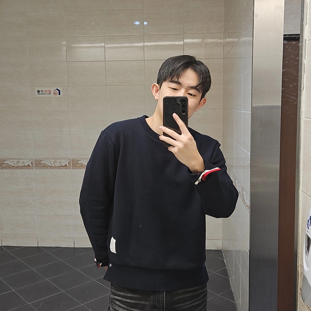 Thom Browne Loopback Center Back Stripe Crewneck Pullover Knit Navy 착용 스타일
