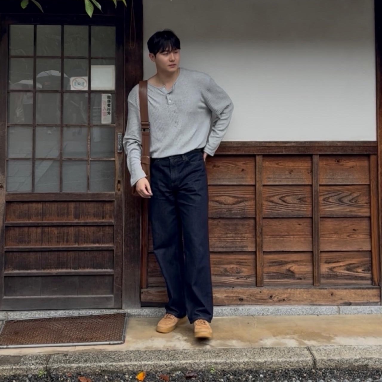 Nike Air Force 1 '07 WB Flax, Uniqlo x JW Anderson Straight Jean Blue - KR 착용 스타일 - 1