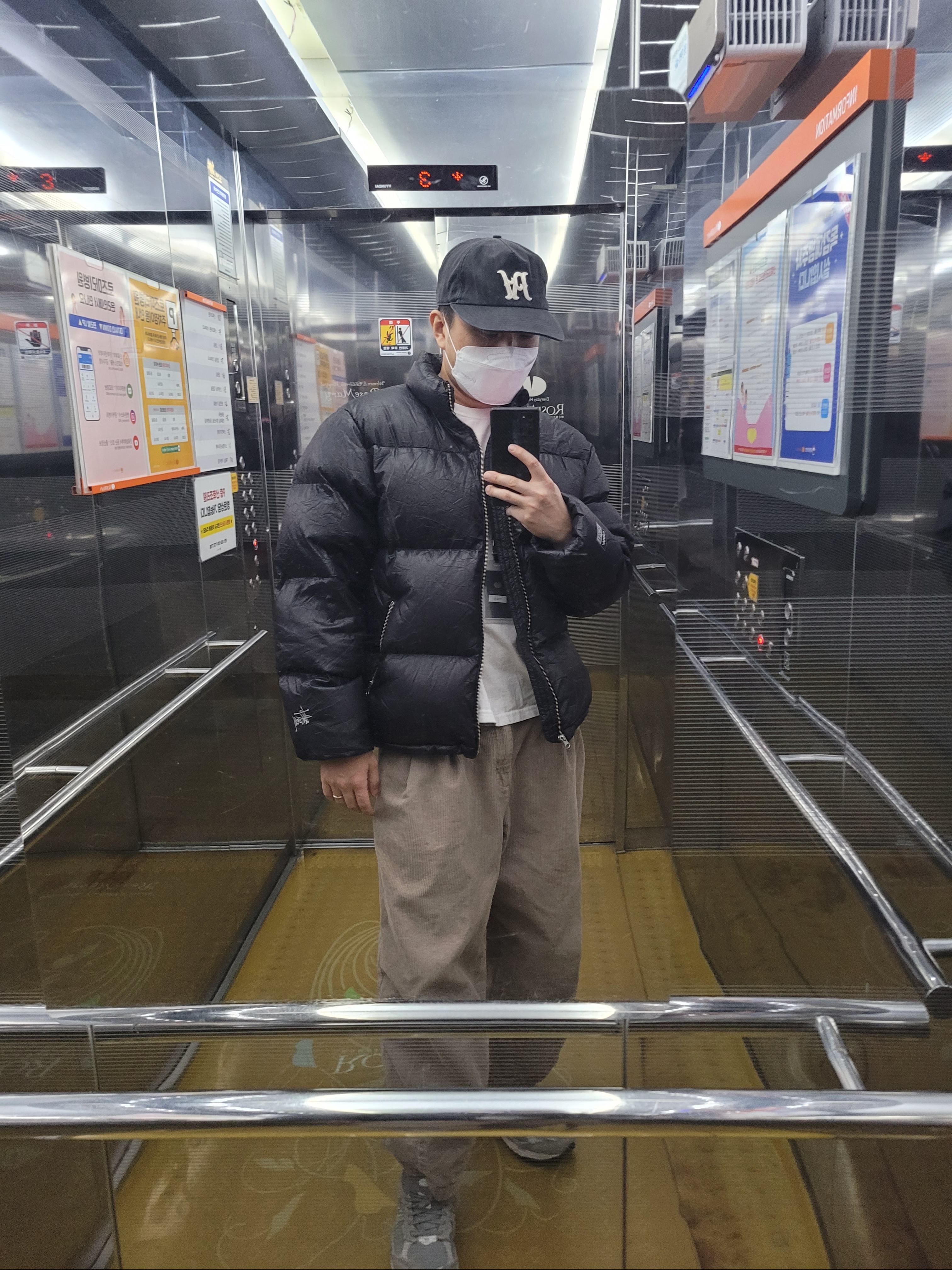 Stussy Wrinkled Nylon Down Puffer Black 착용 스타일