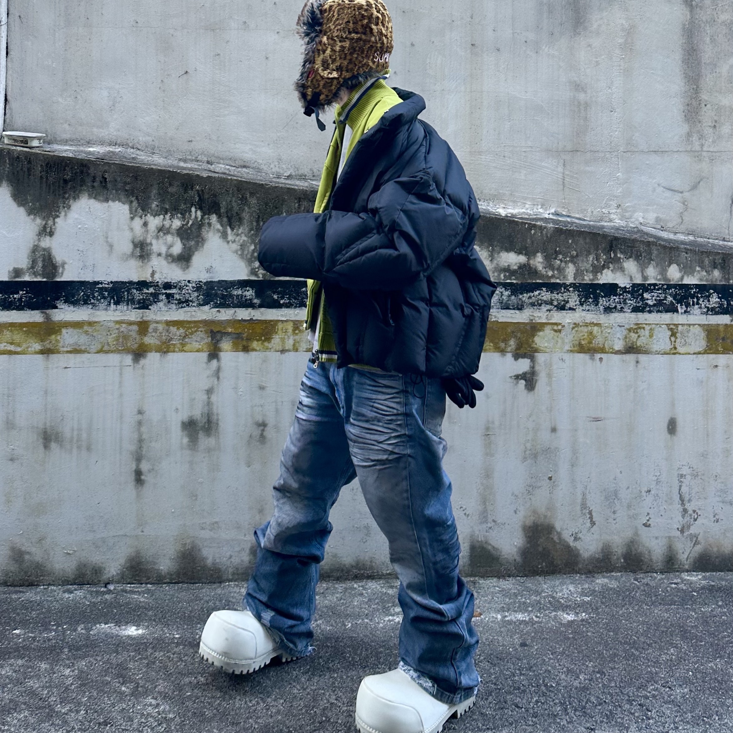 (W) Balenciaga Skiwear Alaska Nylon Low Boot White, Project G/R Flare Jeans Blue 착용 스타일 - 6