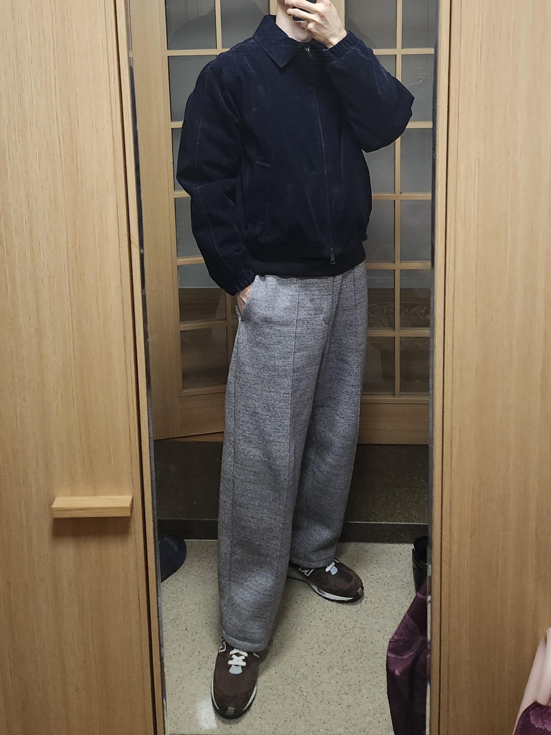 New Balance 991 Made in UK Mocha Brown, GU x Engineered Garments Heavyweight Sweatpants Gray 착용 스타일