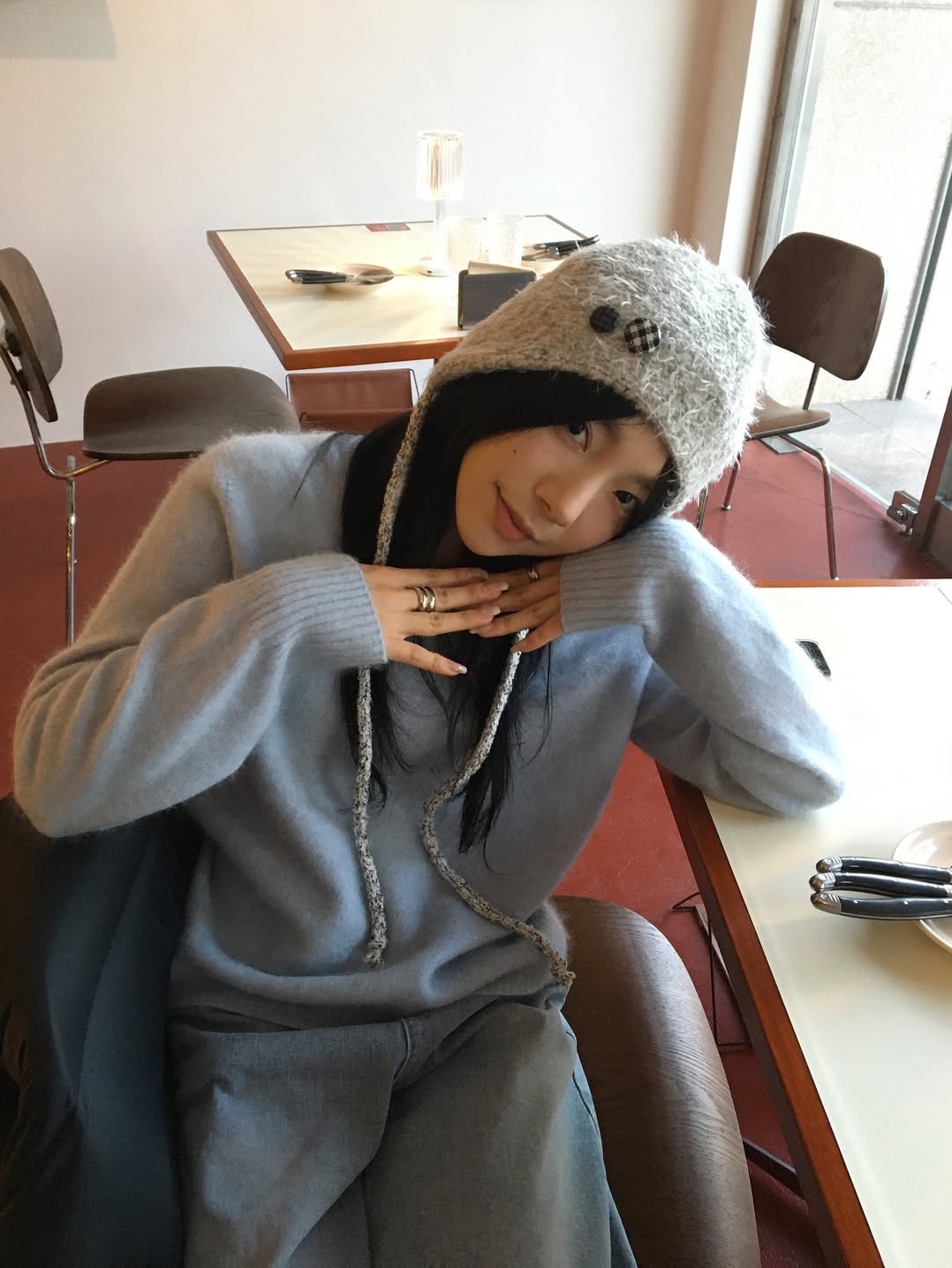 SOMSOC Fuzzy Earflab Beanie Melange Grey 착용 스타일 - 1