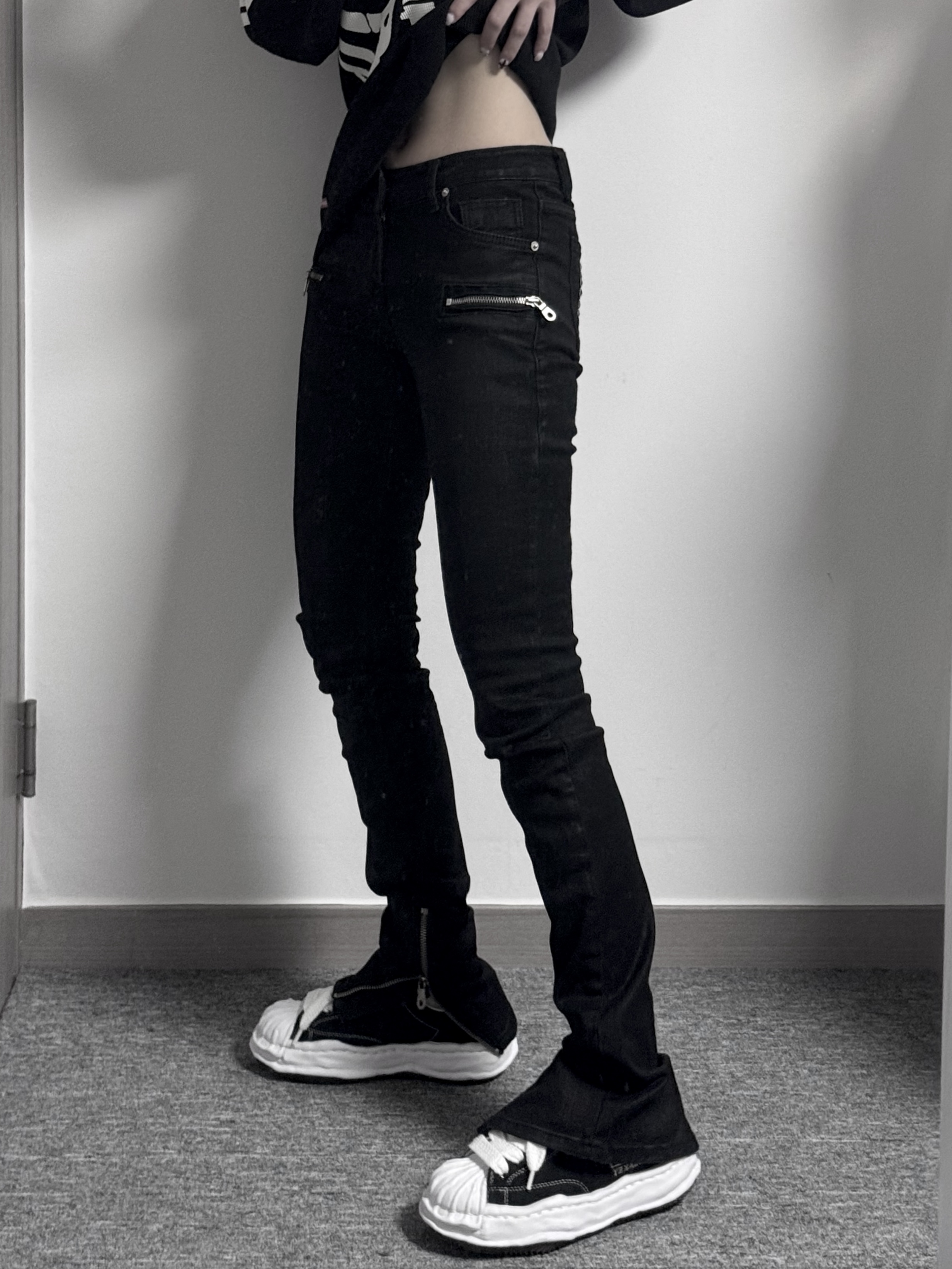 Maison Mihara Yasuhiro Blakey OG Sole Canvas Low-top Sneakers Black White 착용 스타일 - 1