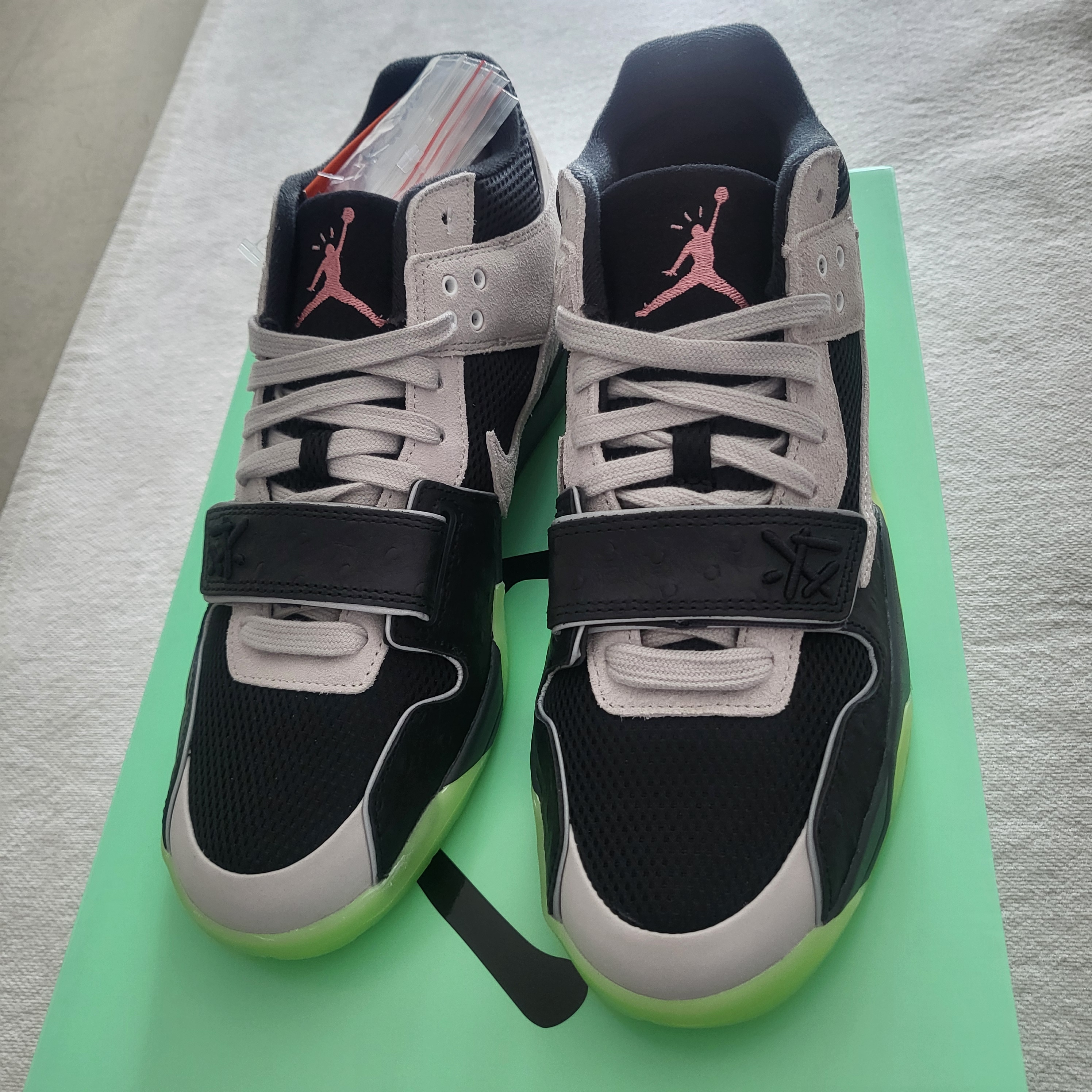 Jordan x Travis Scott x Chase B Jumpman Jack TR Black Night Silver 착용 스타일 - 4