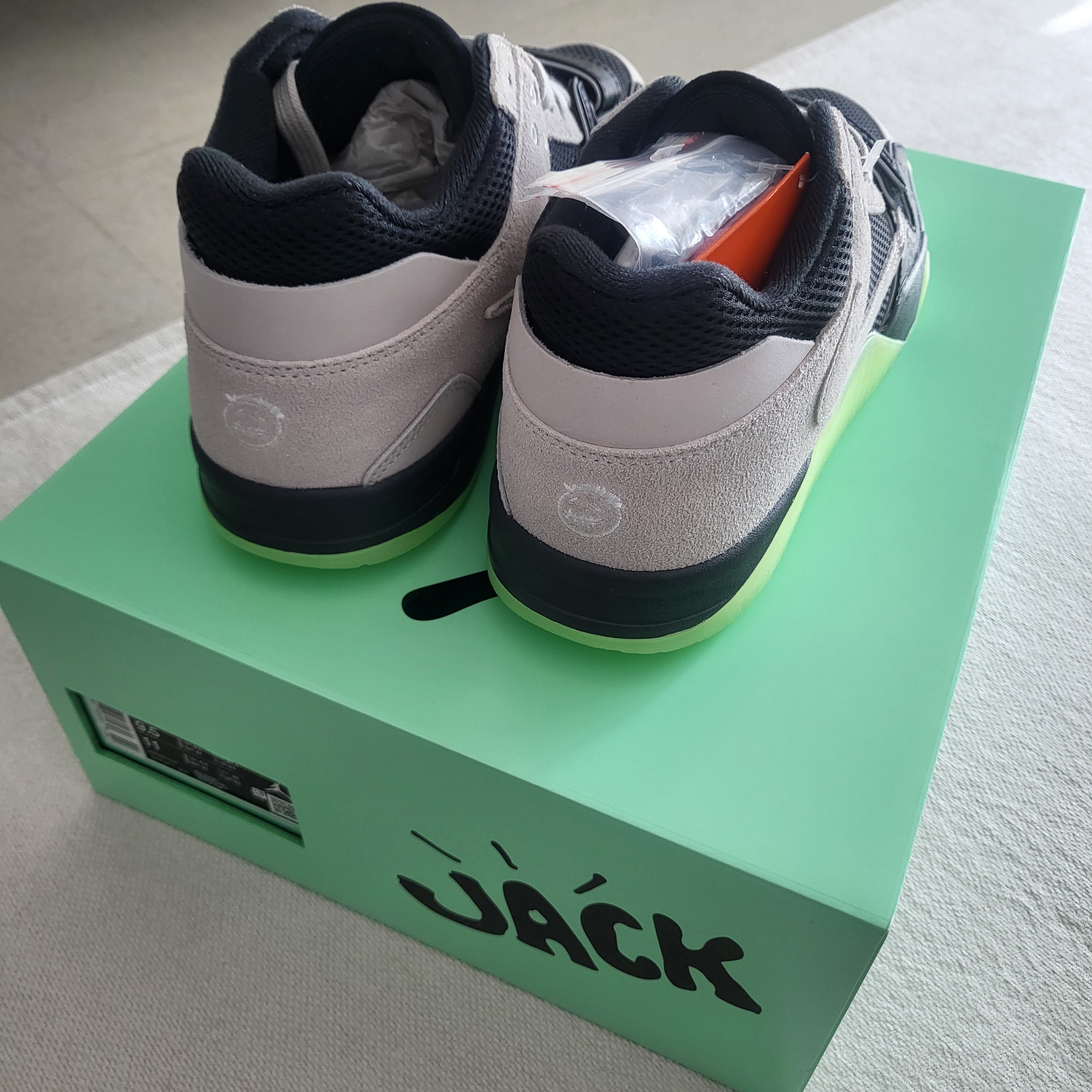 Jordan x Travis Scott x Chase B Jumpman Jack TR Black Night Silver 착용 스타일 - 5