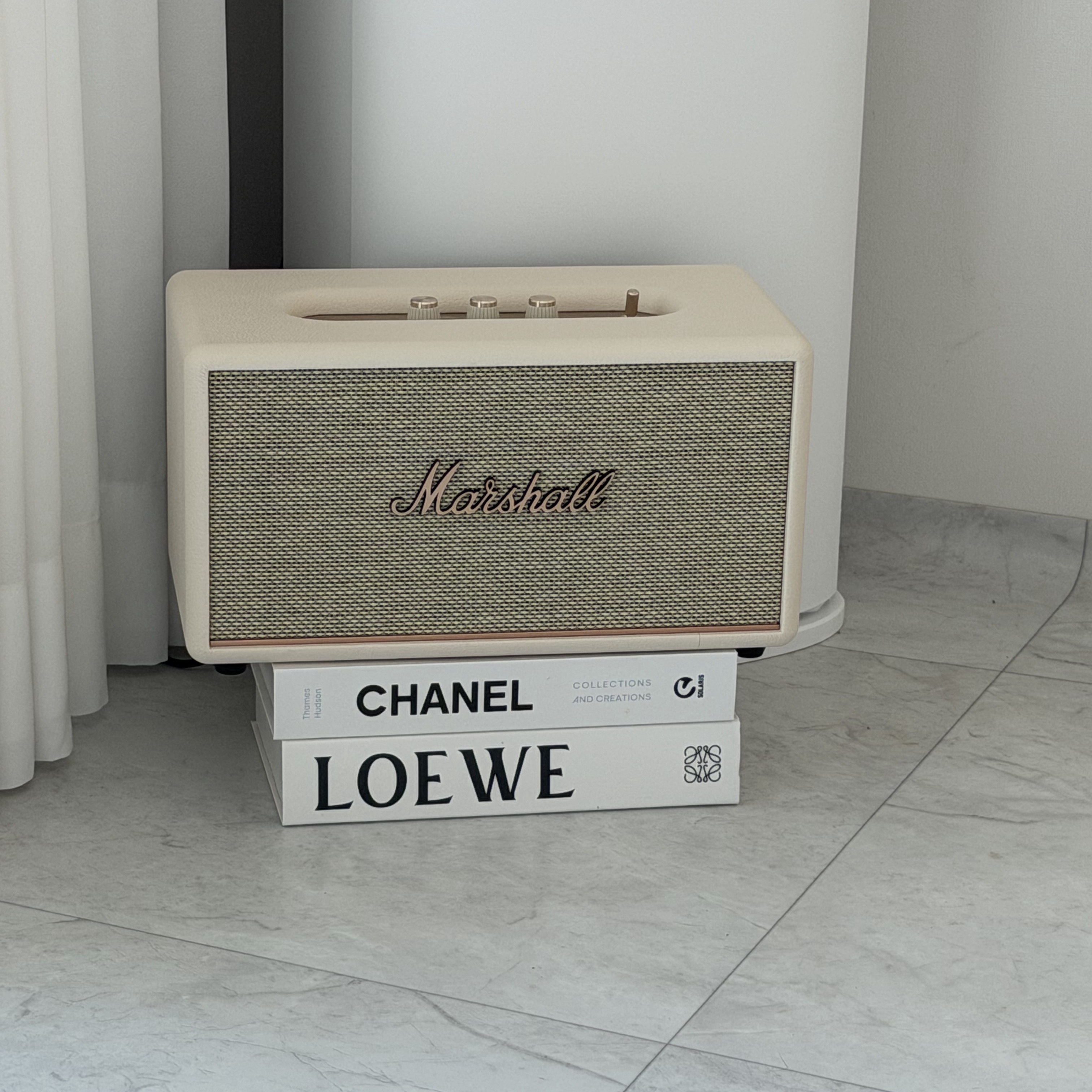 Marshall Stanmore III Bluetooth Cream (Korean Ver.) 착용 스타일