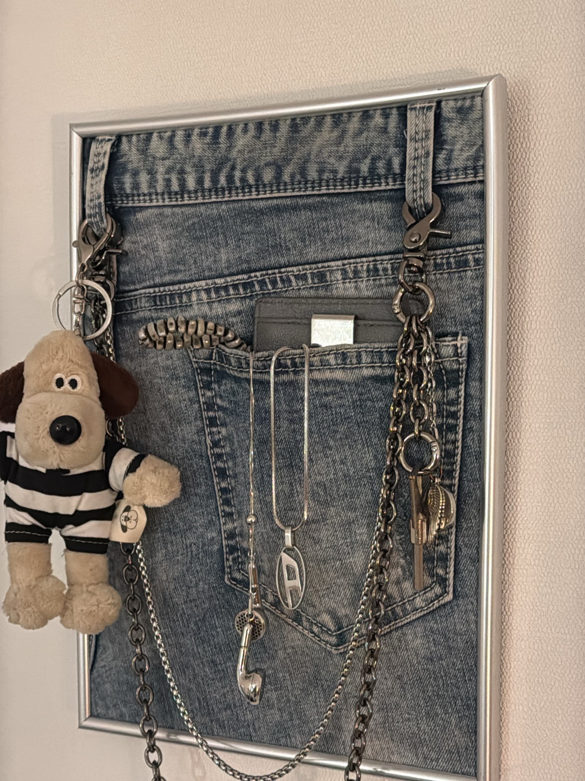 Casetify x Matin Kim iPhone Destroyed Denim Magsafe Mirror Case Silver, Diesel Dx1342 Stainless Steel Pendant Necklace Silver 착용 스타일 - 3