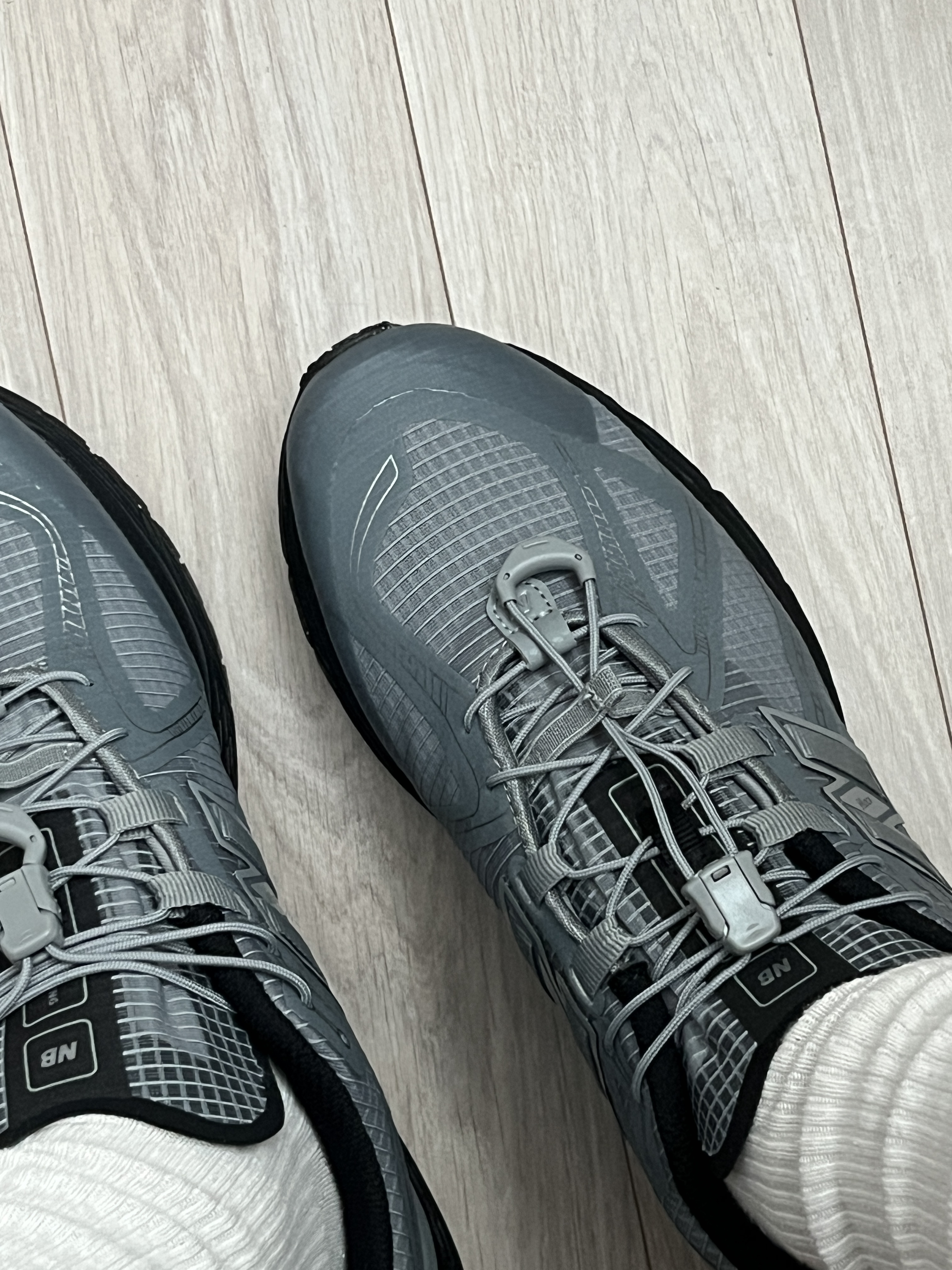 New Balance 1906R Slate Grey 착용 스타일 - 3