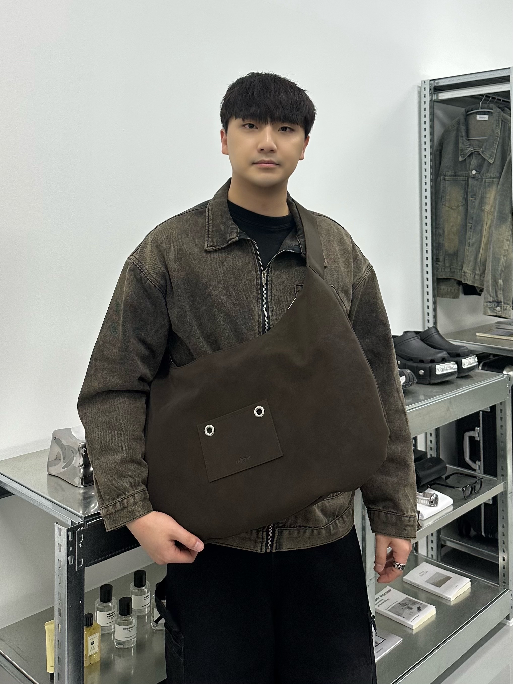 Balenciaga Cargo Sneakers White Grey 착용 스타일 - 2