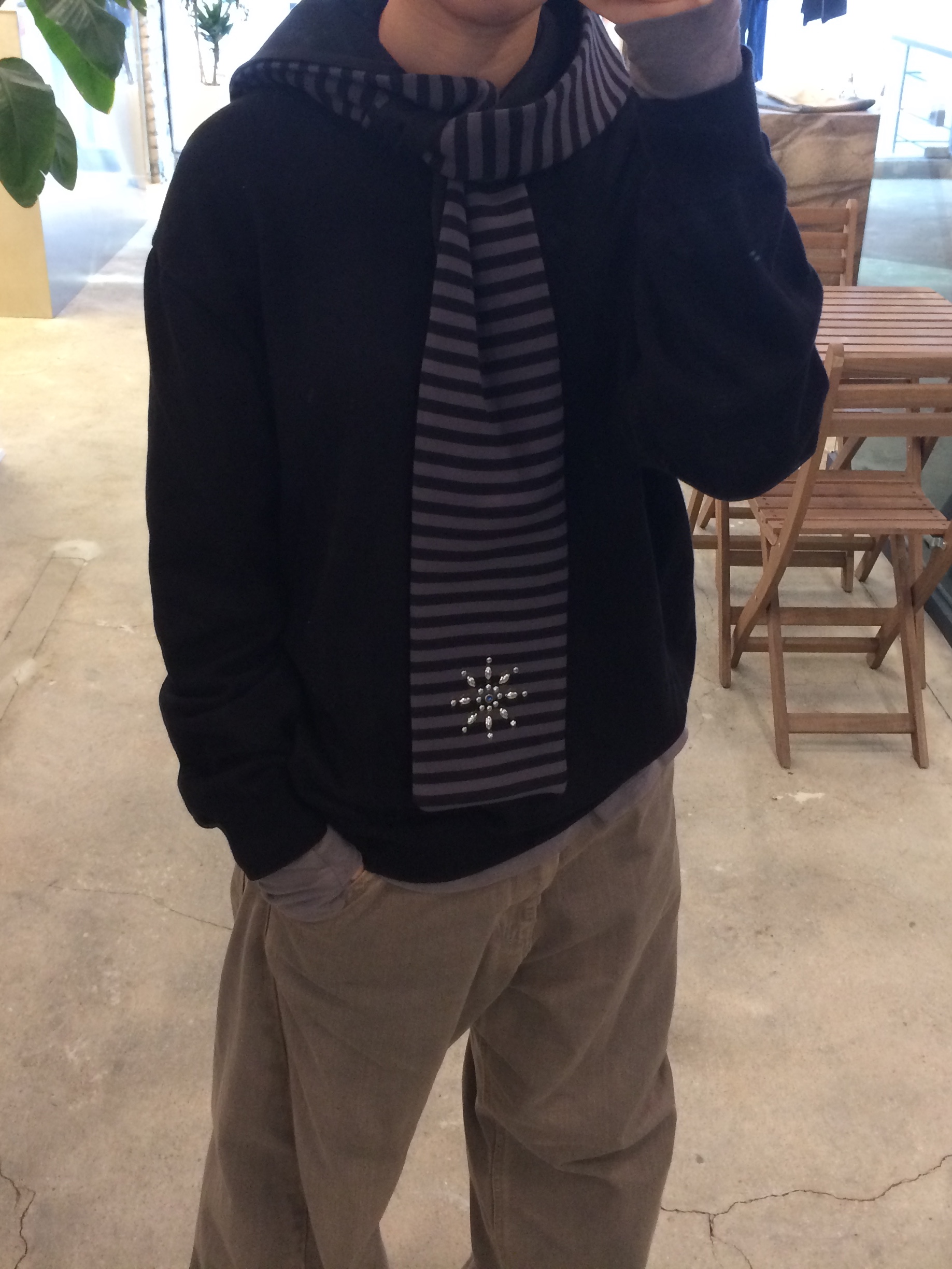 Hatchingroom Wide Curve Jeans Olive, DEFGARMENTS Stripe Hood Muffler Black 착용 스타일 - 2