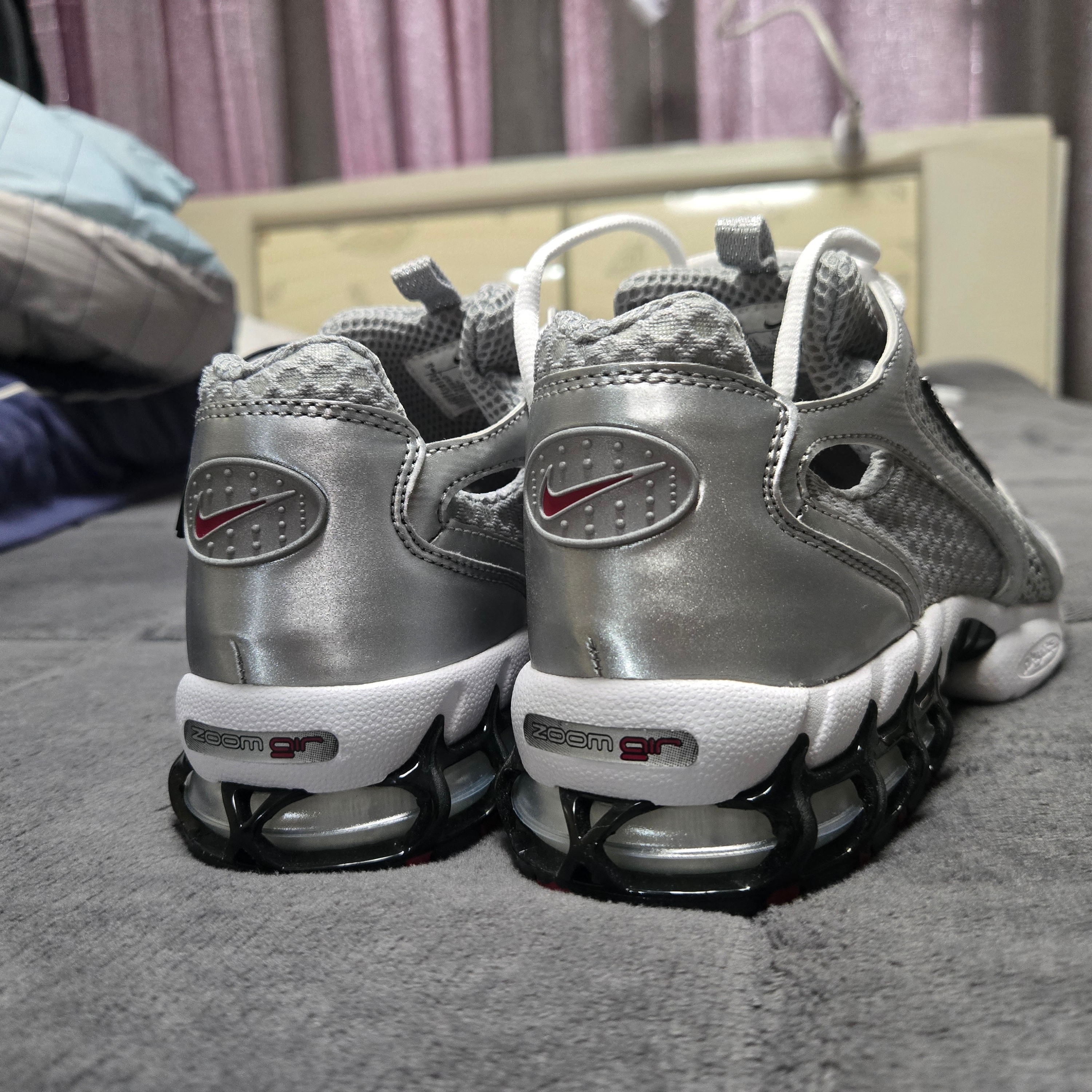 Nike Air Zoom Spiridon Cage 2 Metallic Silver 착용 스타일 - 3