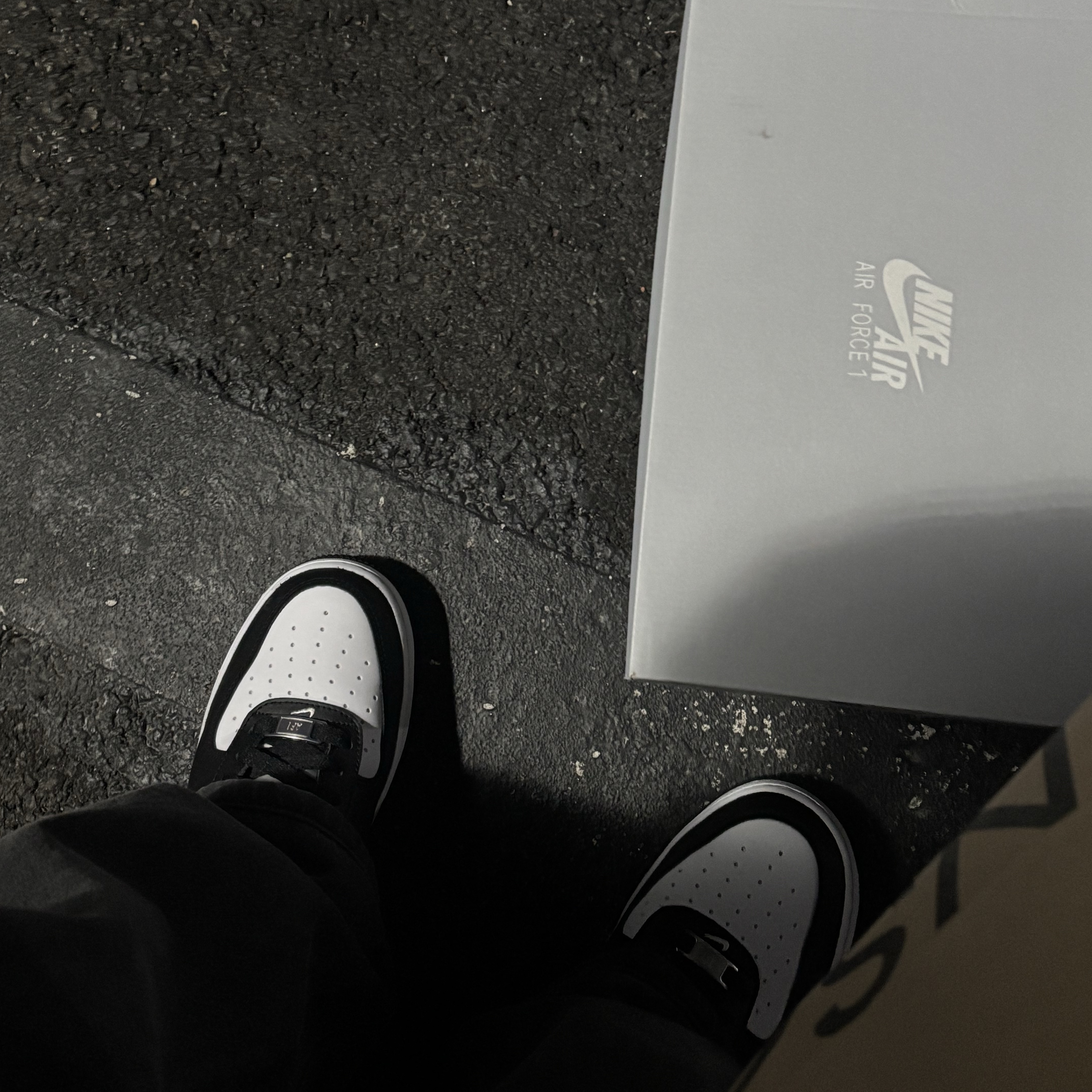 Nike Air Force 1 '07 Black White 착용 스타일