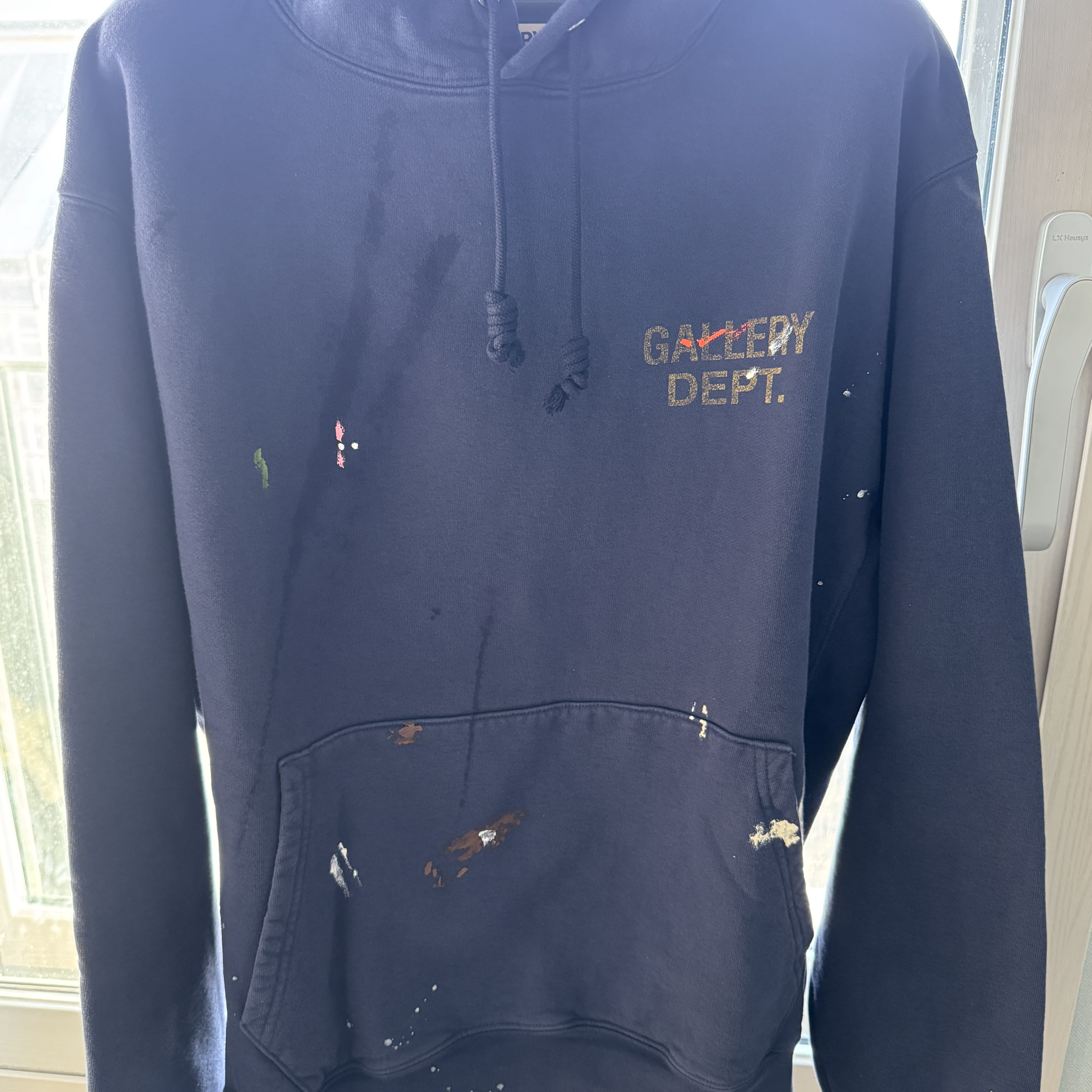 Gallery Dept. Paint Logo Hoodie Vintage Navy 착용 스타일