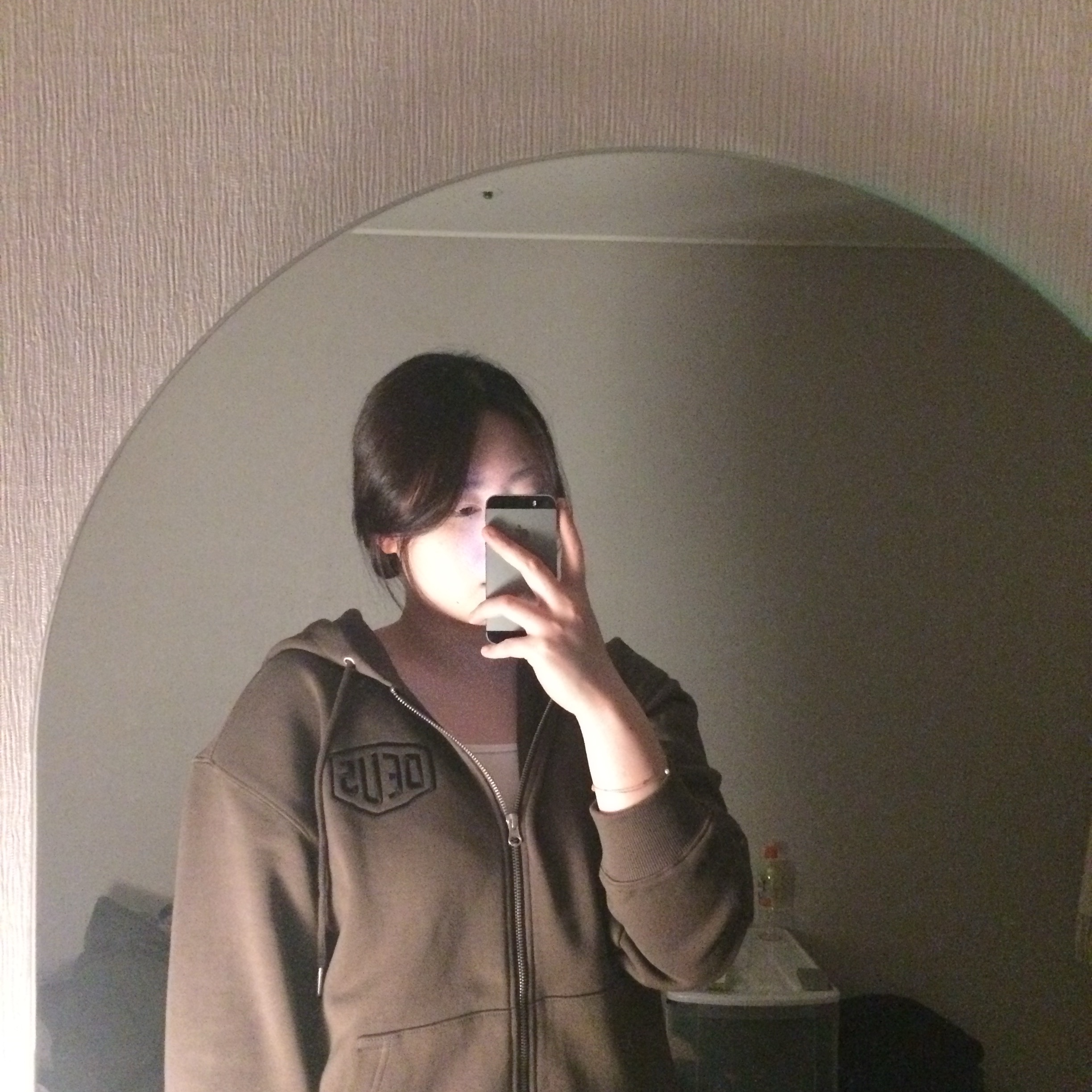 Essentials Fleece Hoodie Light Heather Grey - 24FW, Deus Ex Machina College Address Hoodie Zip Up Olive 착용 스타일 - 2