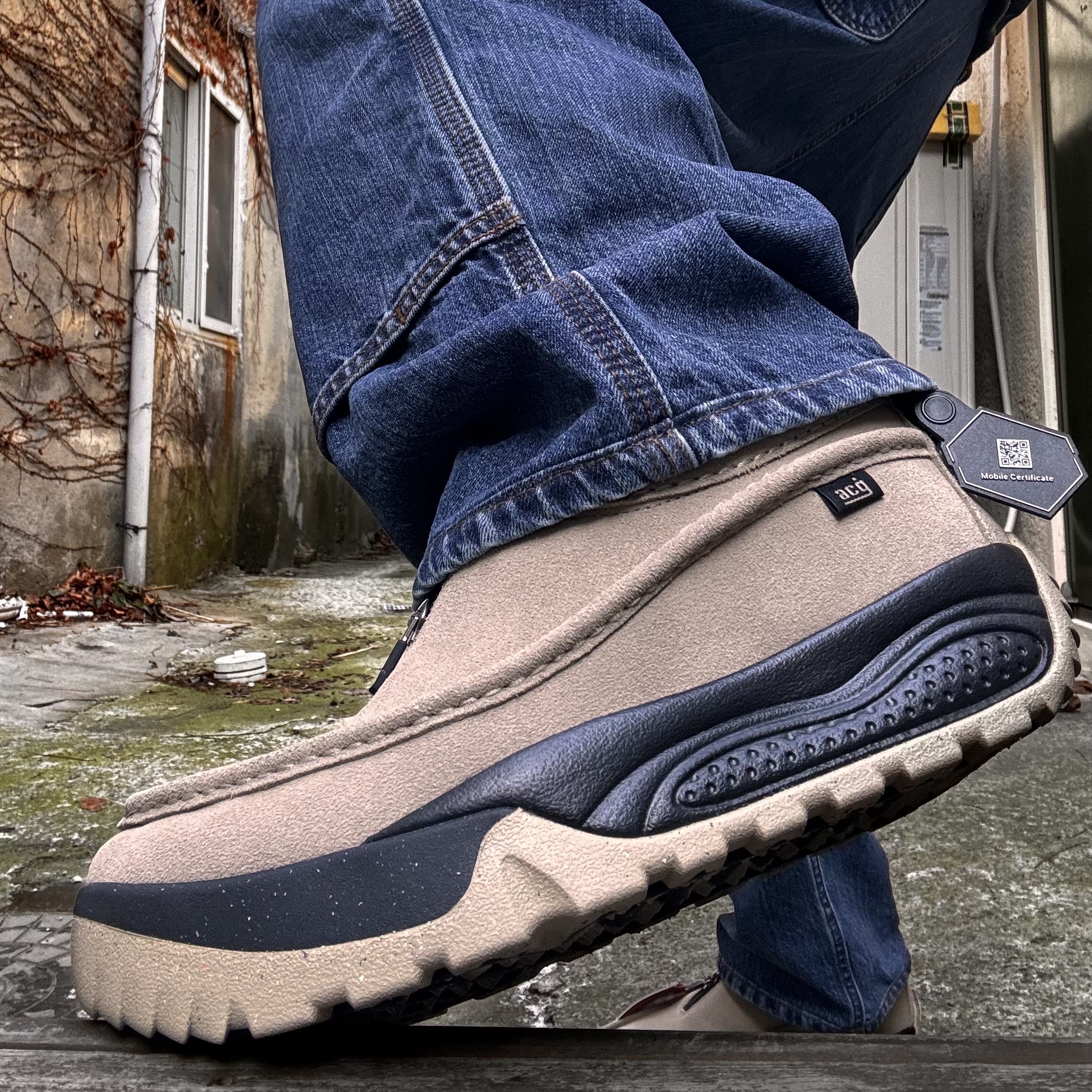 Nike ACG Izy Khaki and Black, Carhartt WIP Nash Loose Fit Double Knee Pants Blue Stone Washed 착용 스타일 - 2