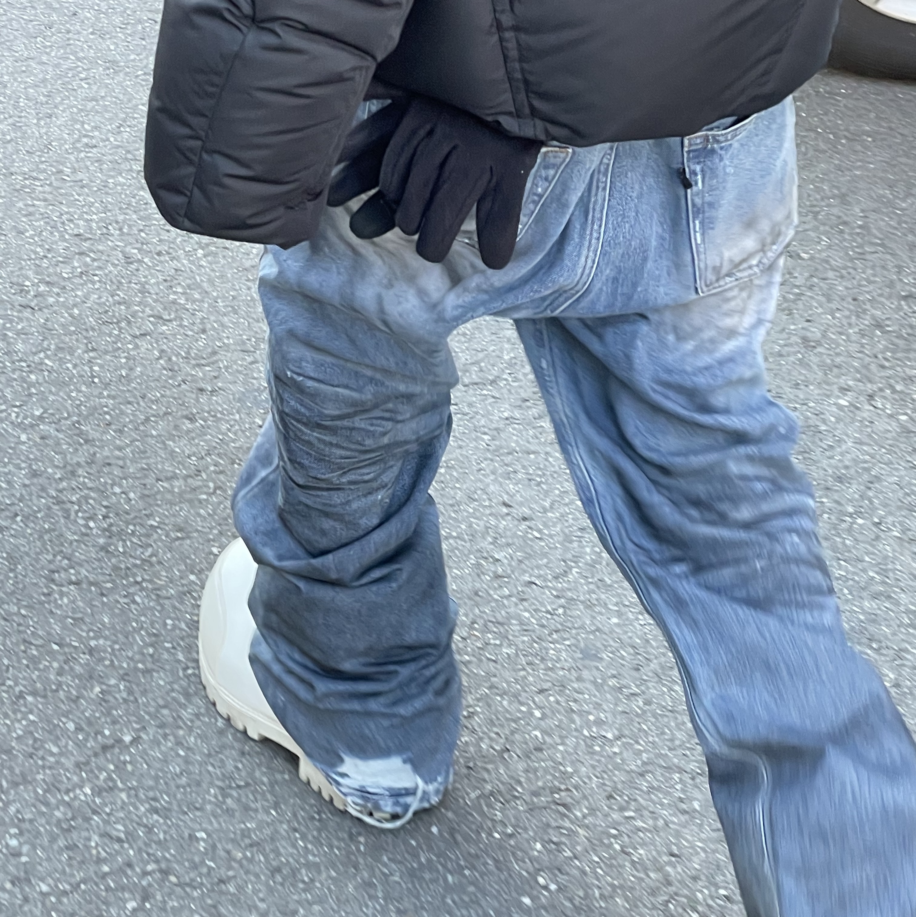 (W) Balenciaga Skiwear Alaska Nylon Low Boot White, Project G/R Flare Jeans Blue 착용 스타일 - 8