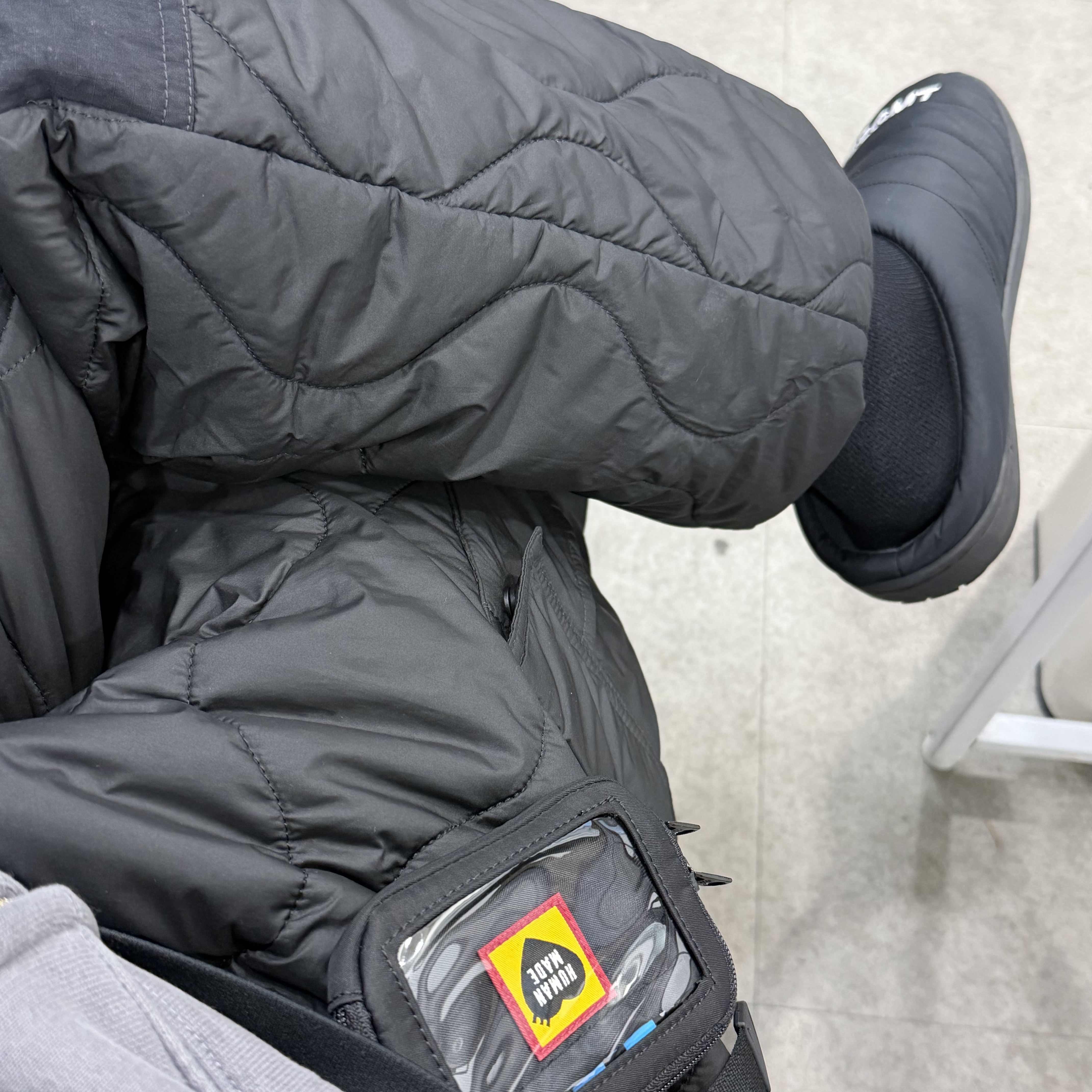 Subu x Nanga x Fragment Winter Sandal Black, Human Made Military Card Case Black 착용 스타일