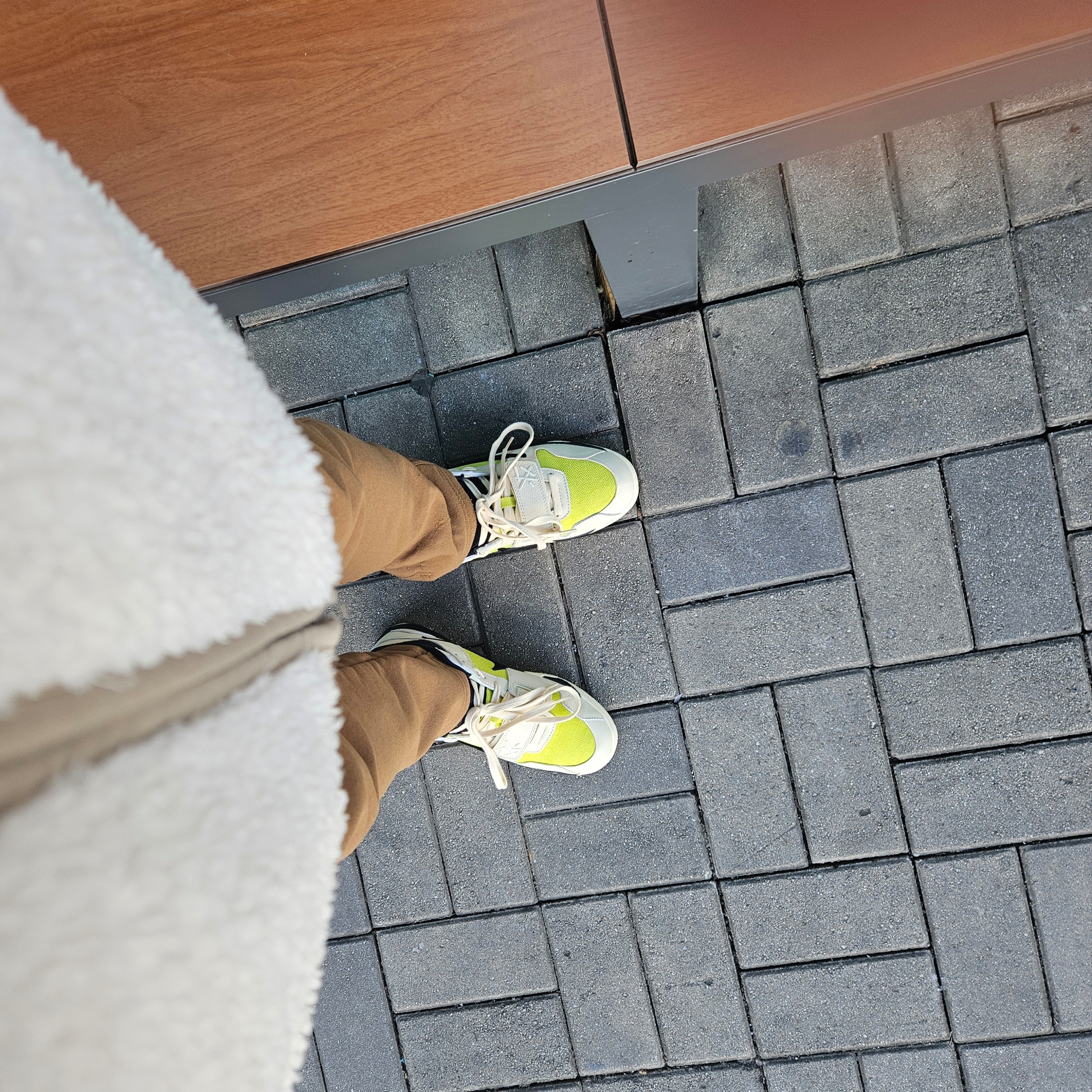 Jordan x Travis Scott Jumpman Jack TR Bright Cactus 착용 스타일