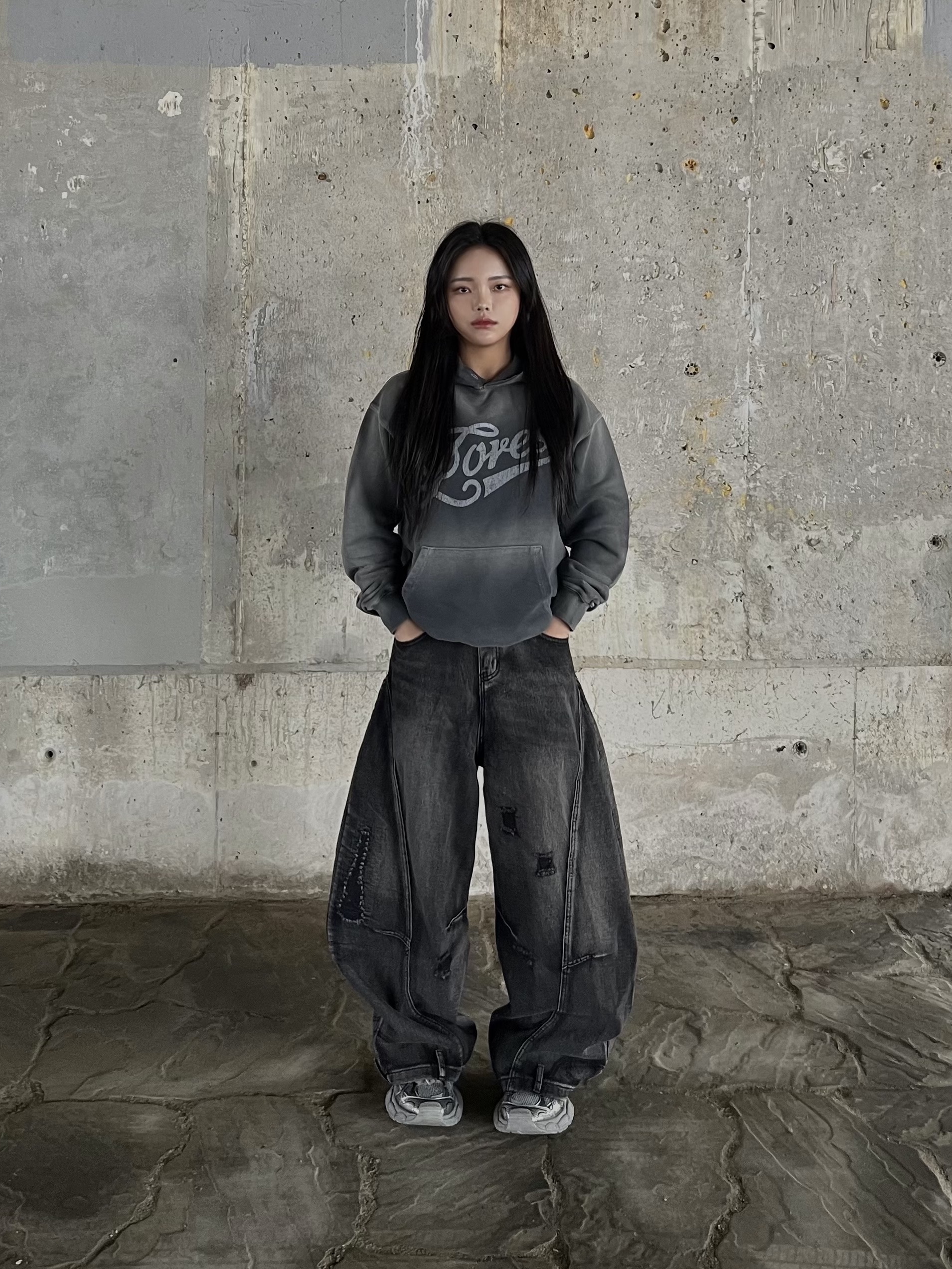 Balenciaga 3XL Sneakers Grey Black 착용 스타일 - 3