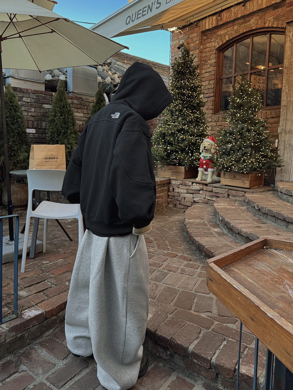 The North Face Dayoff Hood Zip Up Black - 25FW, Oakley Light Breathe Triple Black 착용 스타일 - 8