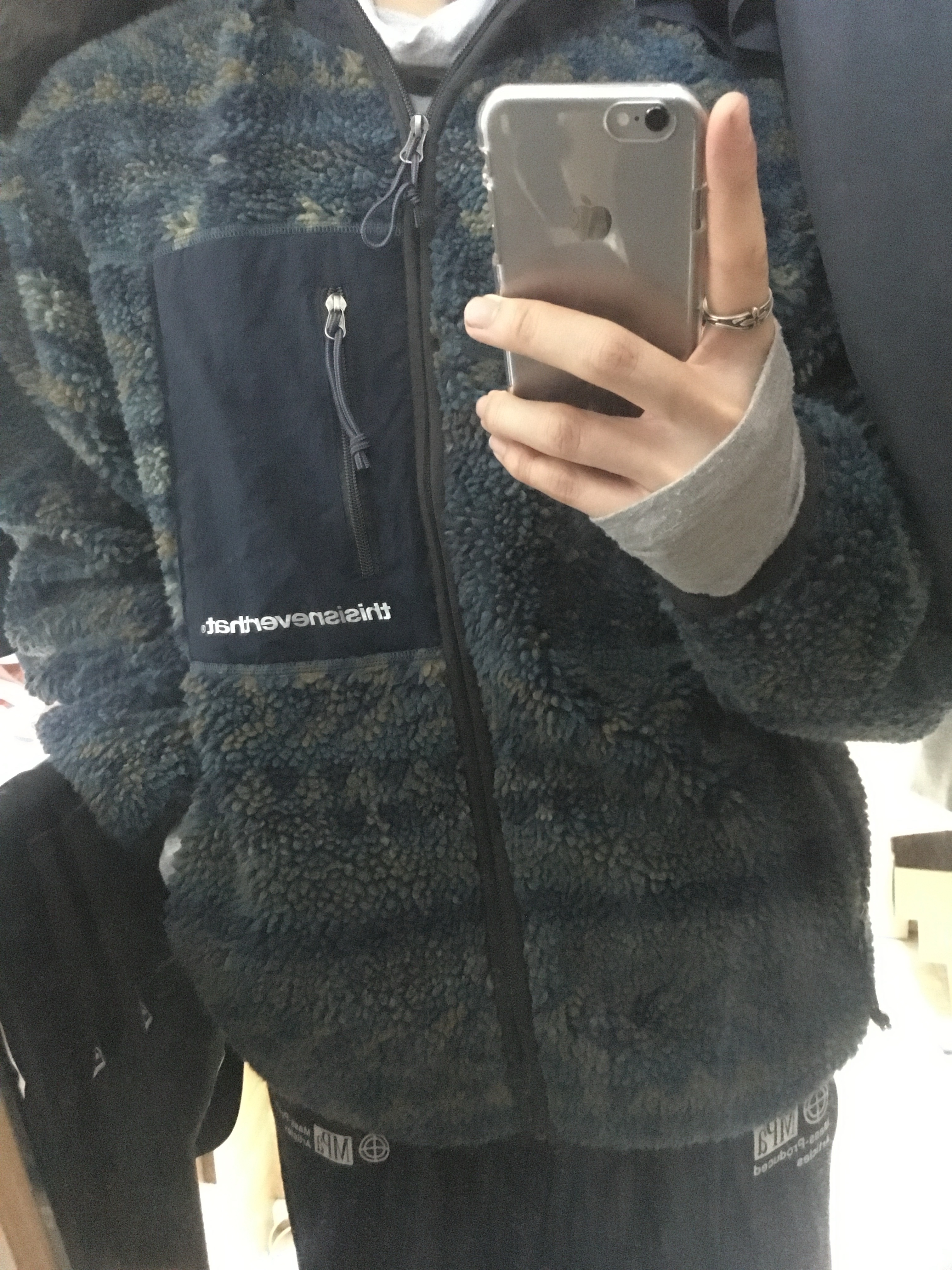 Thisisneverthat SP Sherpa Fleece Jacket Navy 착용 스타일 - 2