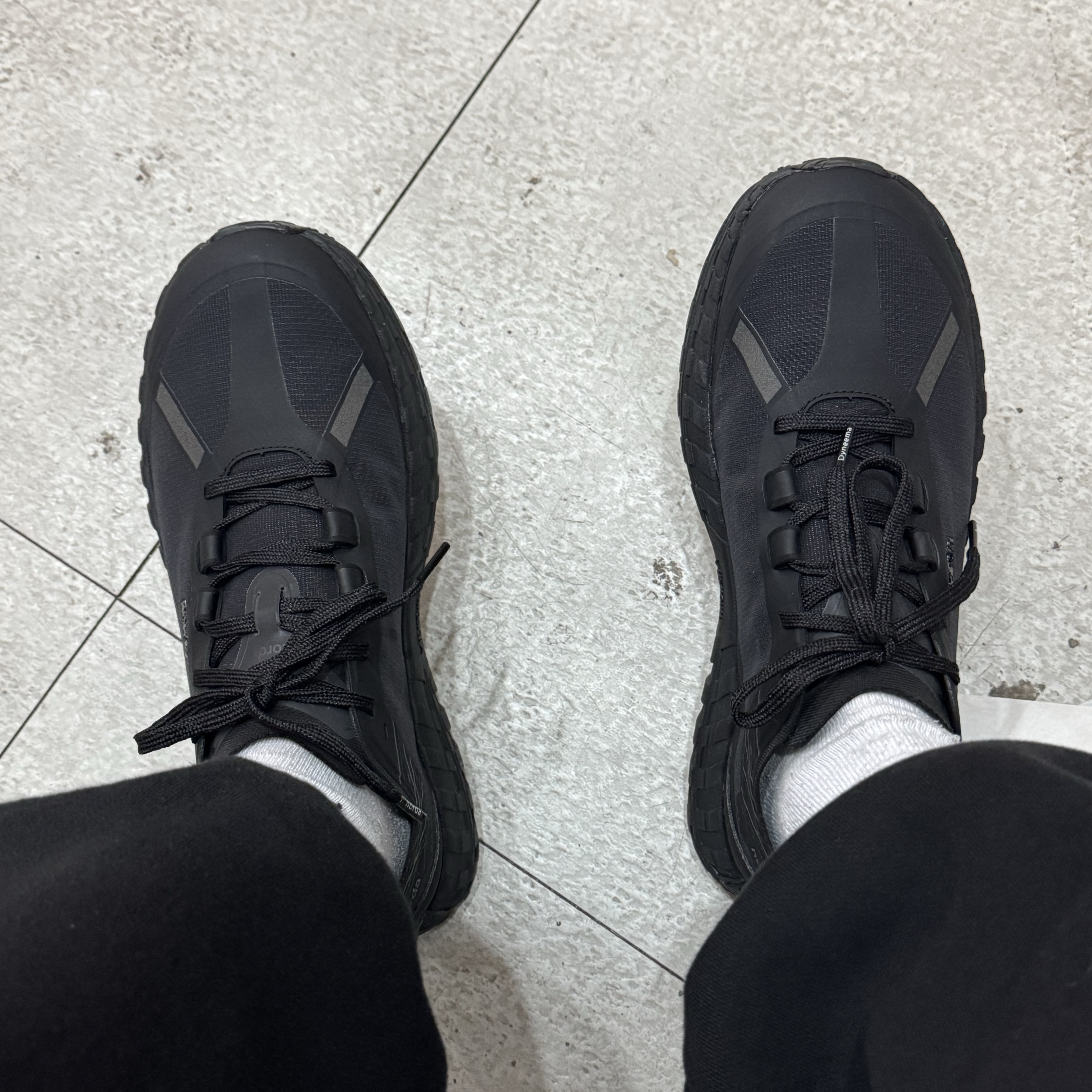 Norda 001/A Stealth Black 착용 스타일 - 1