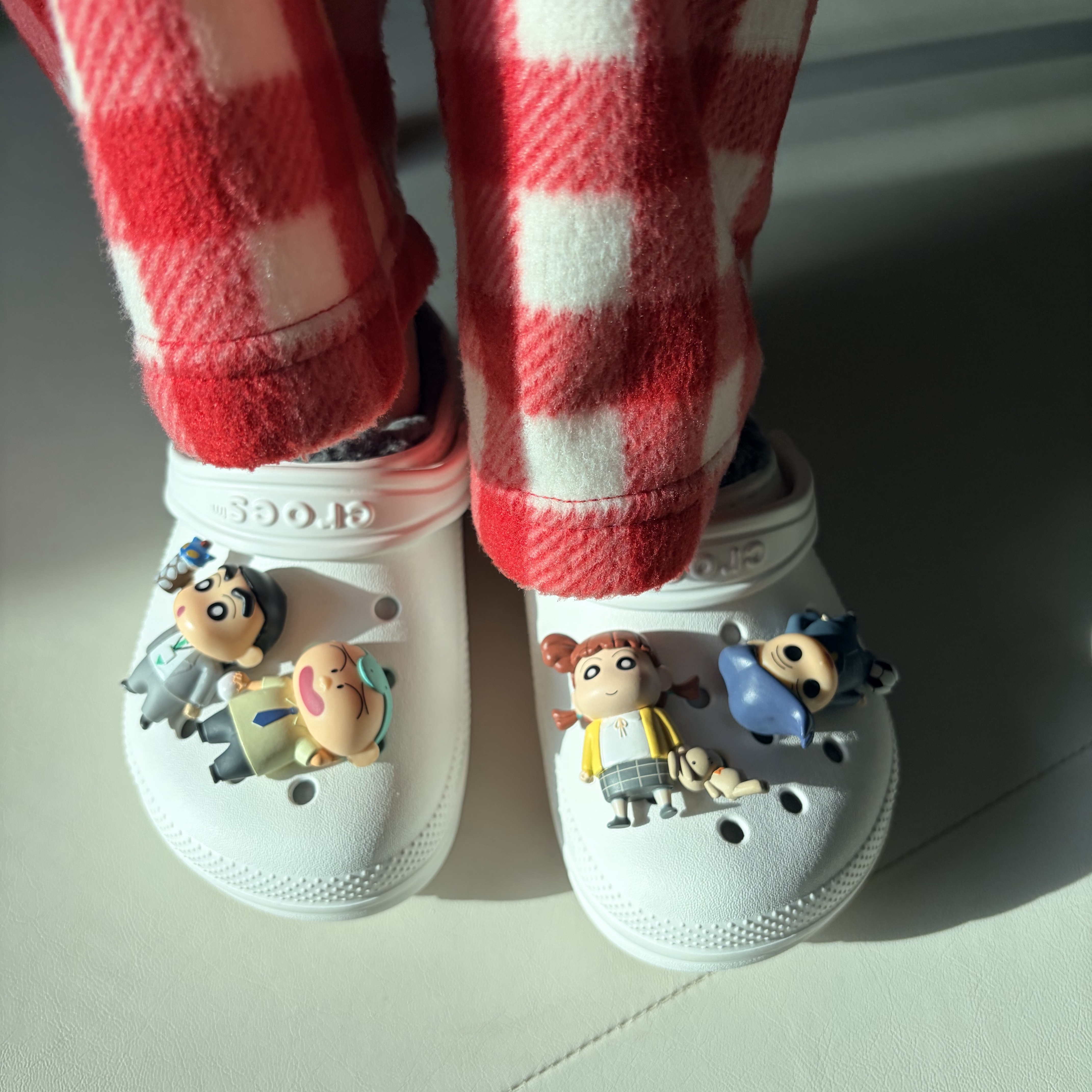 (Kids) Crocs Classic Lined Clog White Grey 착용 스타일